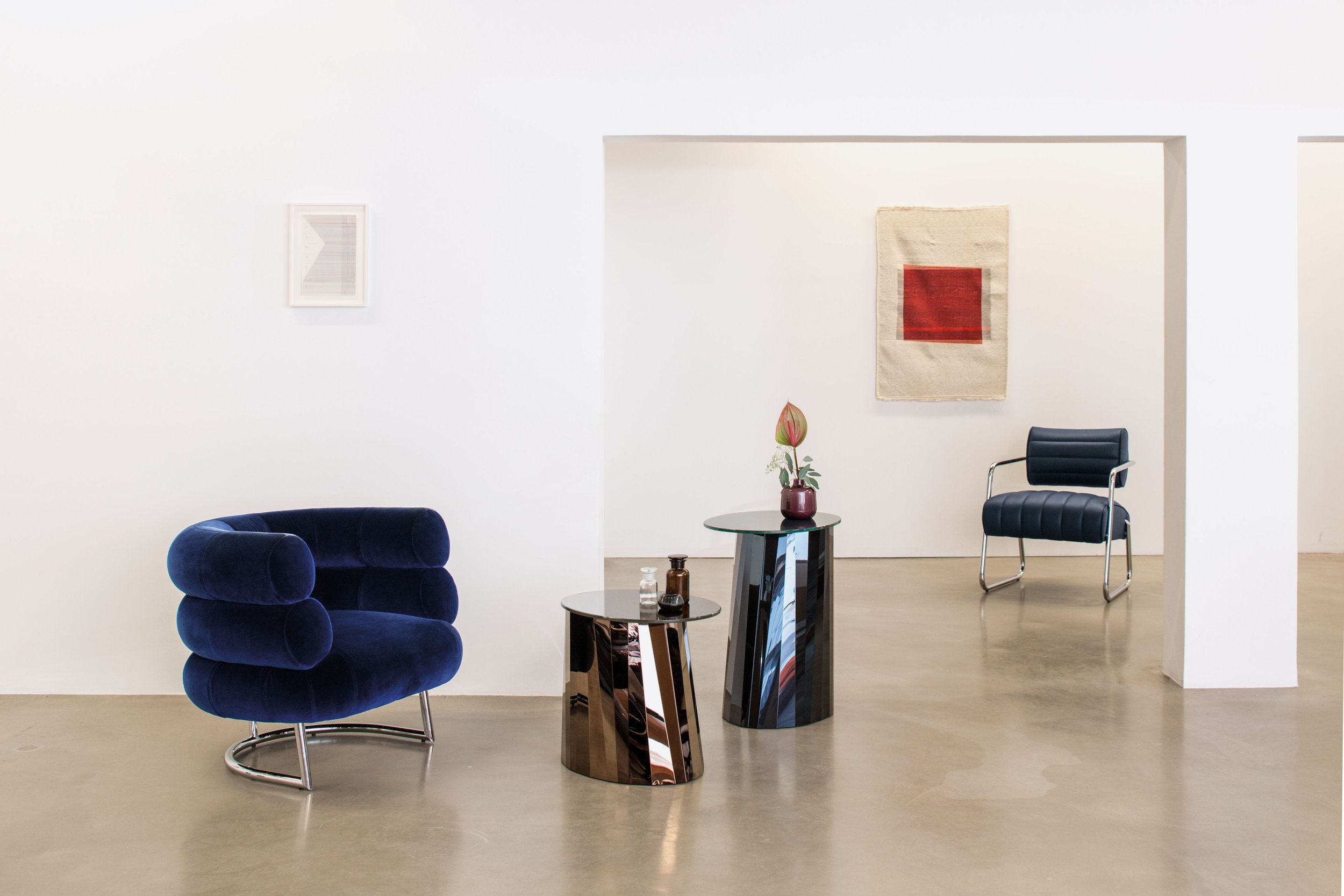 ClassiCon-bibendum-armchair-pli-side-table-bonaparte-armchair-artwork-redjaian-photo-hassos.jpg