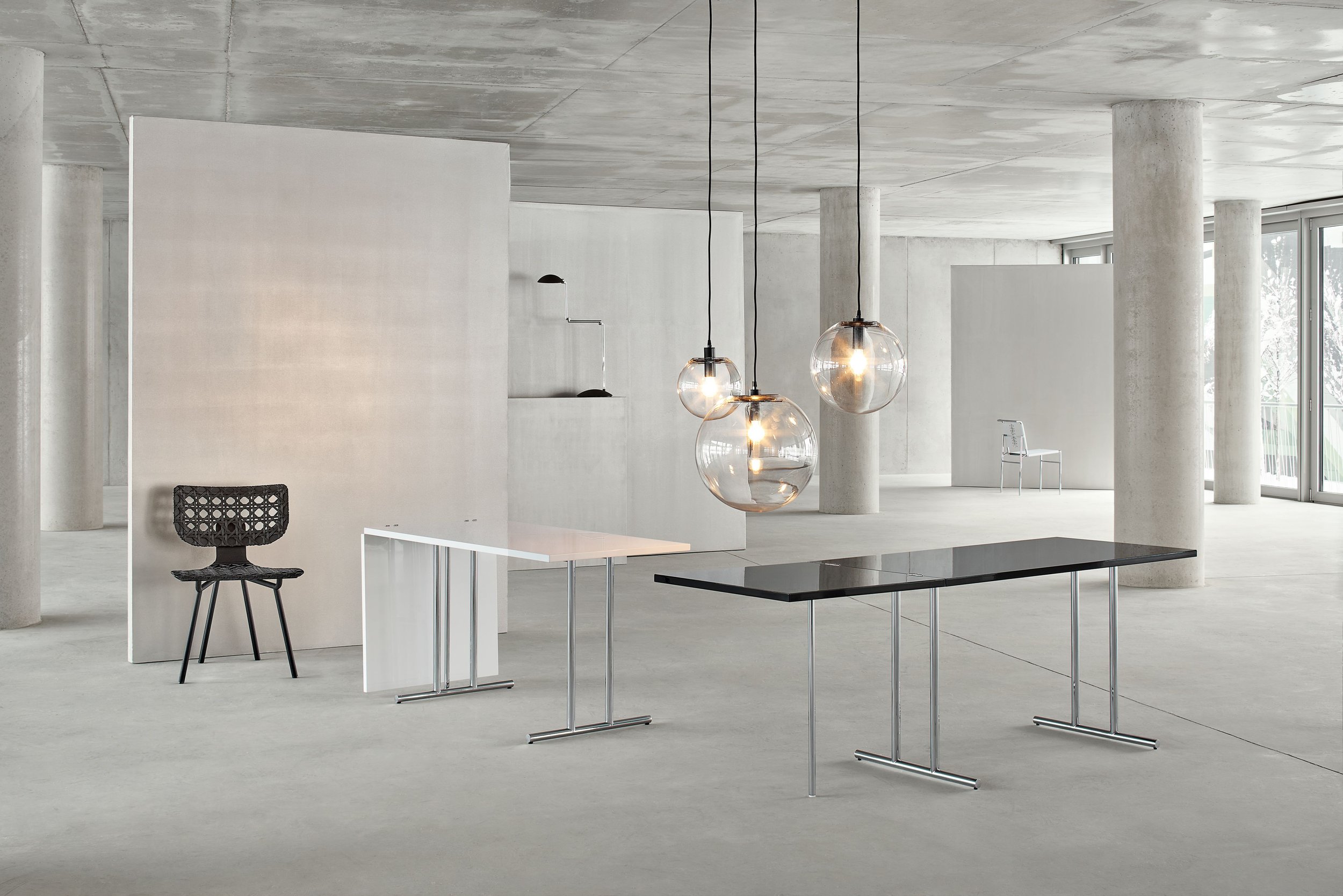 ClassiCon-aerias-chair-lou-perou-table-orbis-desk-lamp-selene-pendant-lamp-roquebrune-chair-photo-hassos.jpg