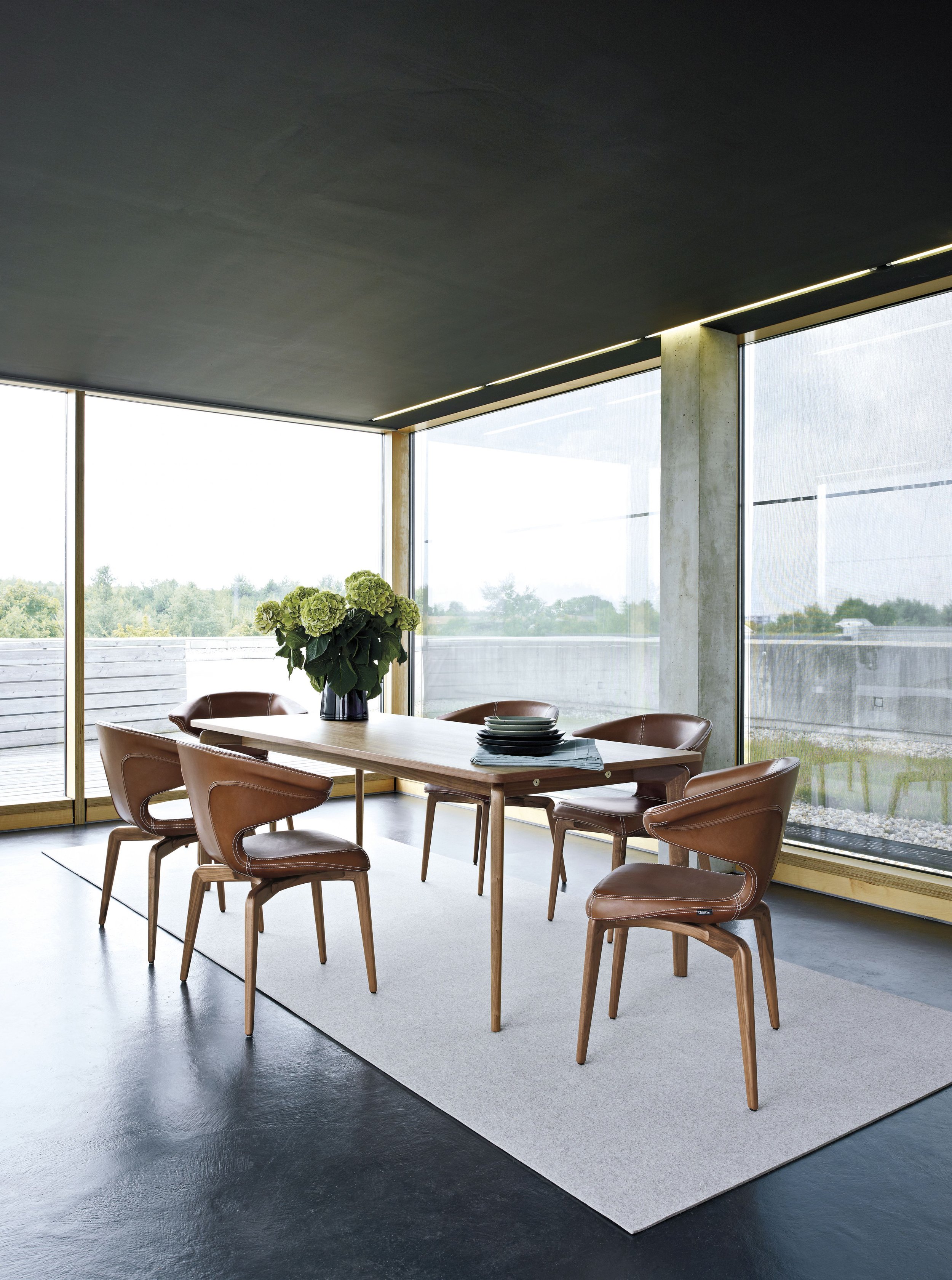 ClassiCon-munich-armchair-munich-table-photo-seelen.jpg