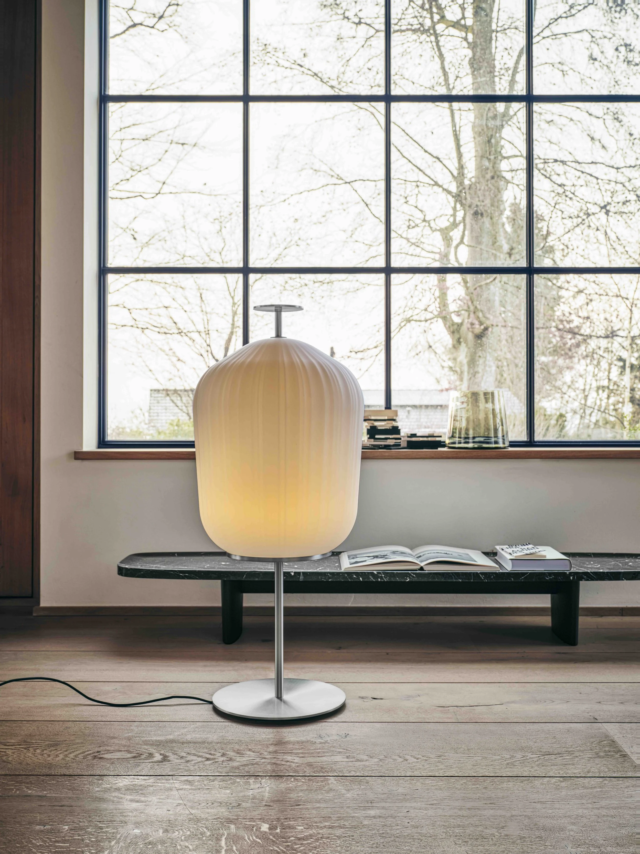 ClassiCon-materia-long-table-marble-plissee-floor-lamp-aluminium-light-on-photo-hoernisch.jpeg