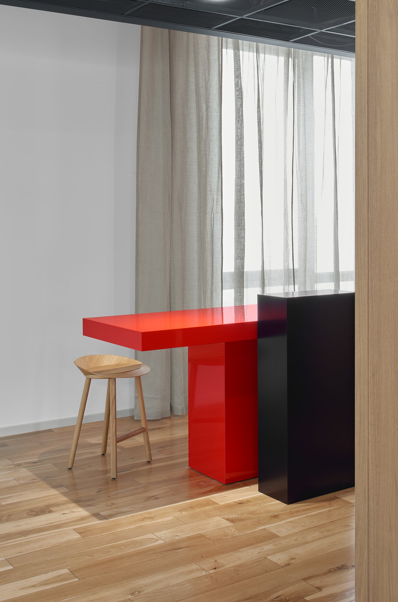 010_ST10_JEAN_oak_clear_H660.jpg