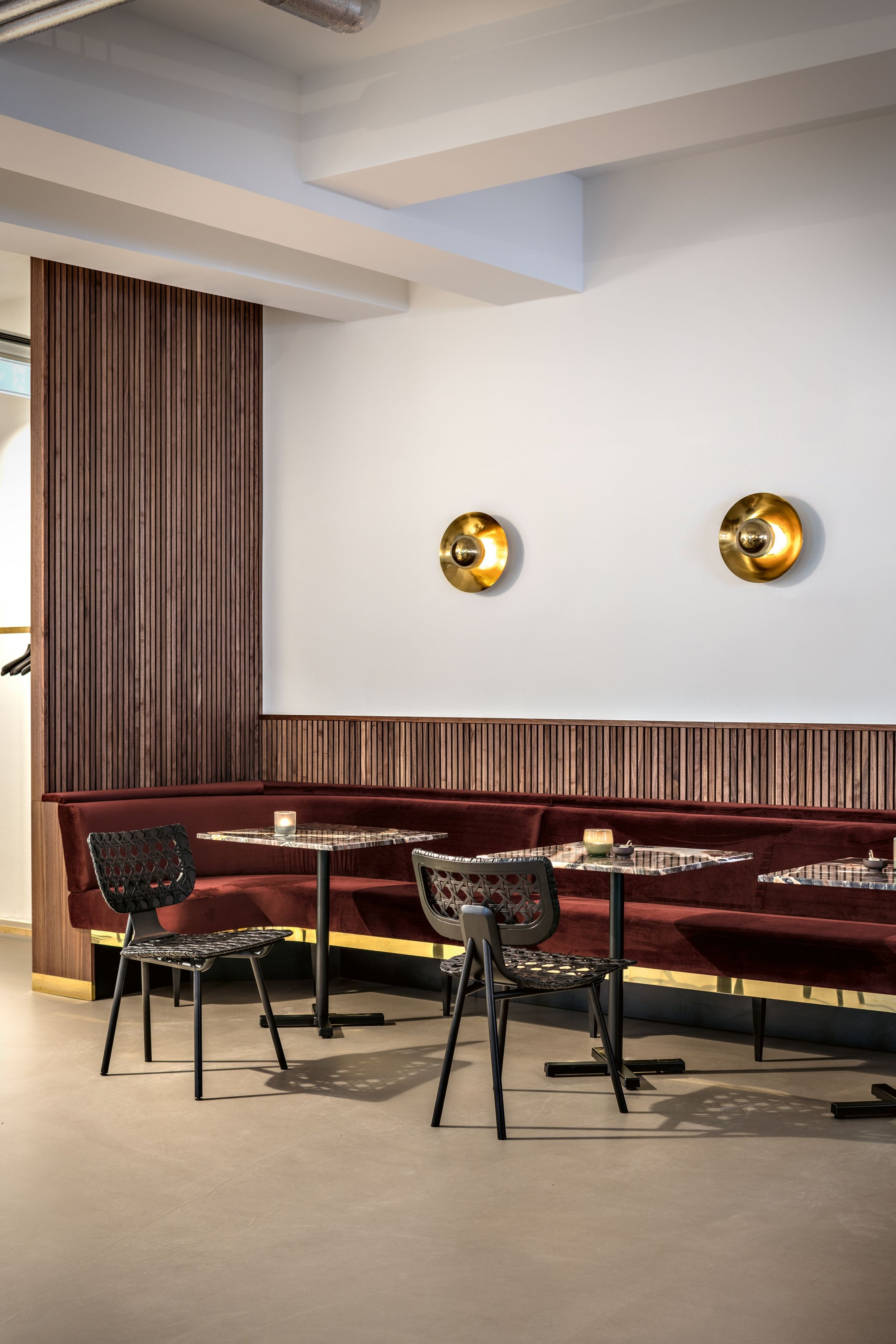 ClassiCon-aerias-chair-cafe-photo-hassos.jpg