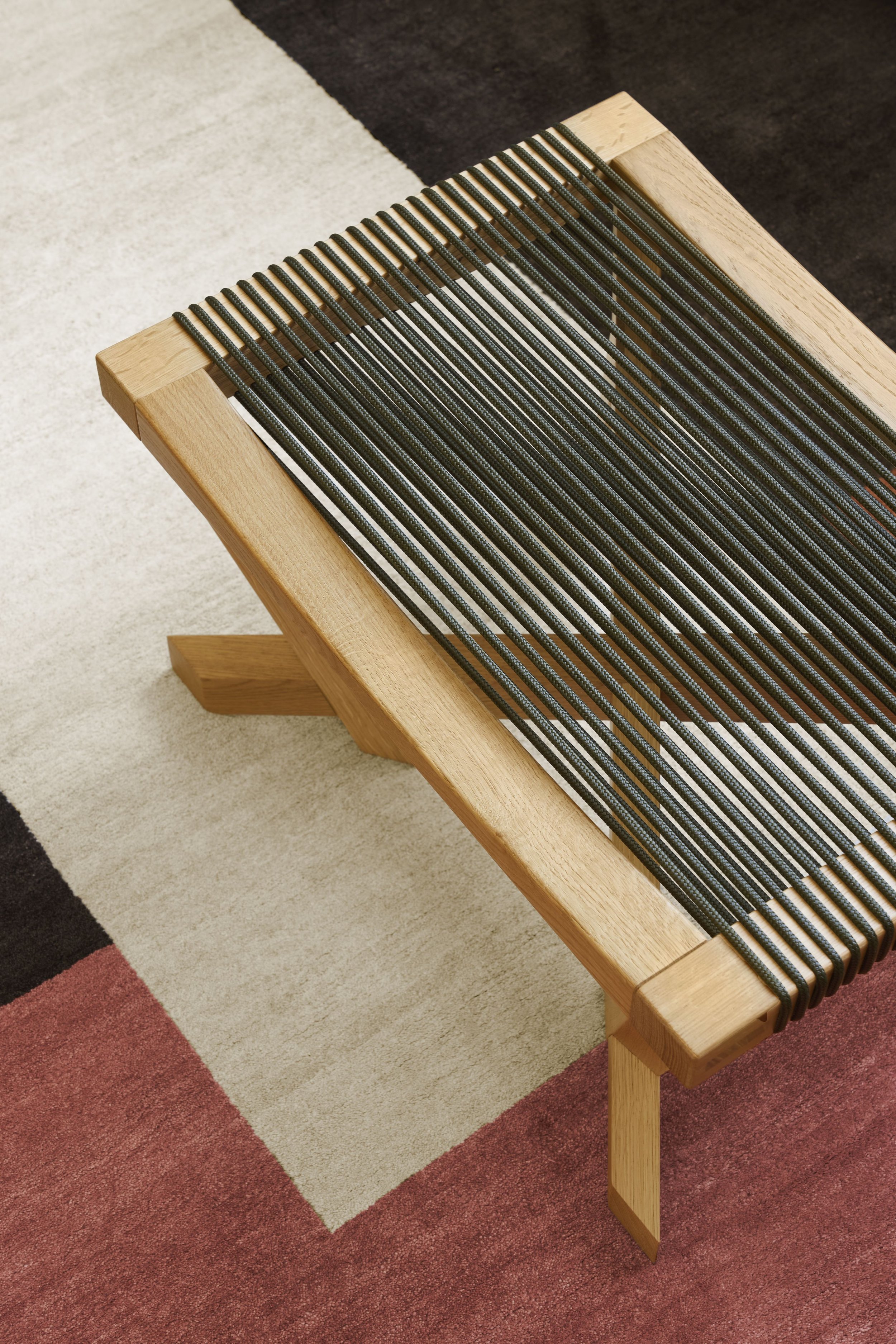 ClassiCon-cassis-rug-nettle-volkshaus-stool-photo-hassos.jpg