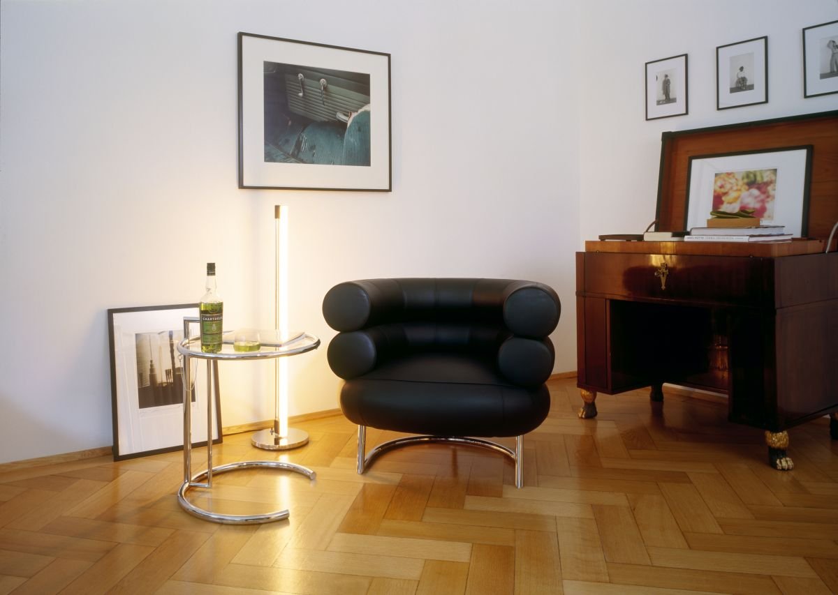 ClassiCon-adjustable-table-e-1027-tube-light-bibendum-armchair-photo-holzherr.jpg