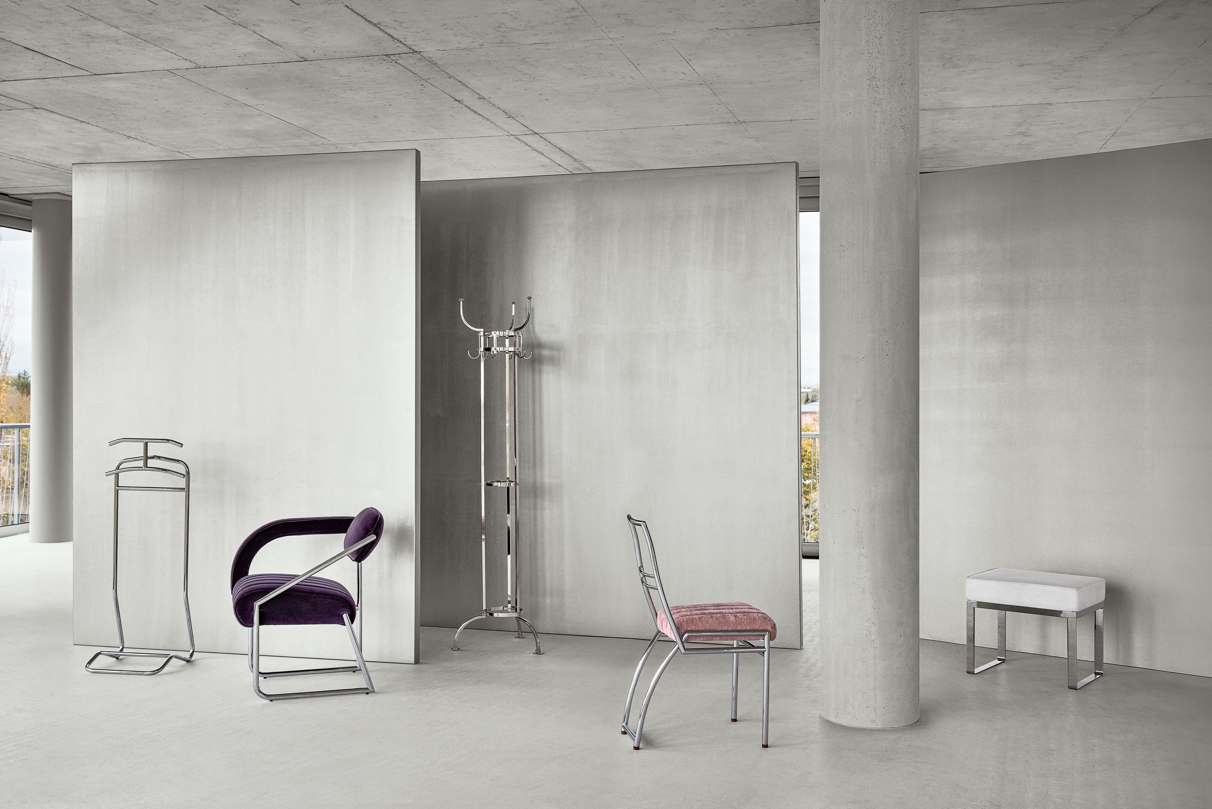 ClassiCon-mandu-valet-stand-non-conformist-armchair-nymphenburg-coat-stand-aixia-chair-banu-stool-photo-hassos.jpg