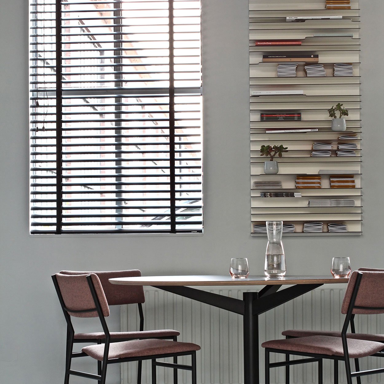 paperback-60-cm-wit-showroom.jpg