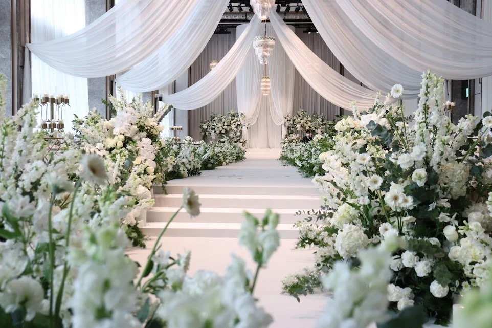 signiel white wedding.JPG