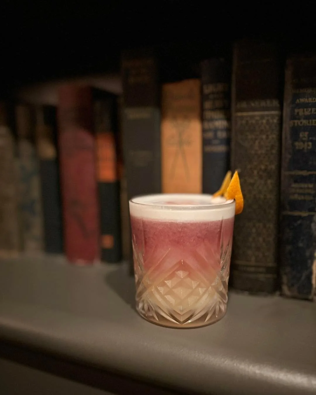 📚Book Club📚
We’re back at again, book club this Tuesday & Wednesday 5pm-7pm. This week, we’re slinging the New York Sour! 
Much like us all, this drink has layers. Come find out what’s below the surface. 
Password: Draconia
