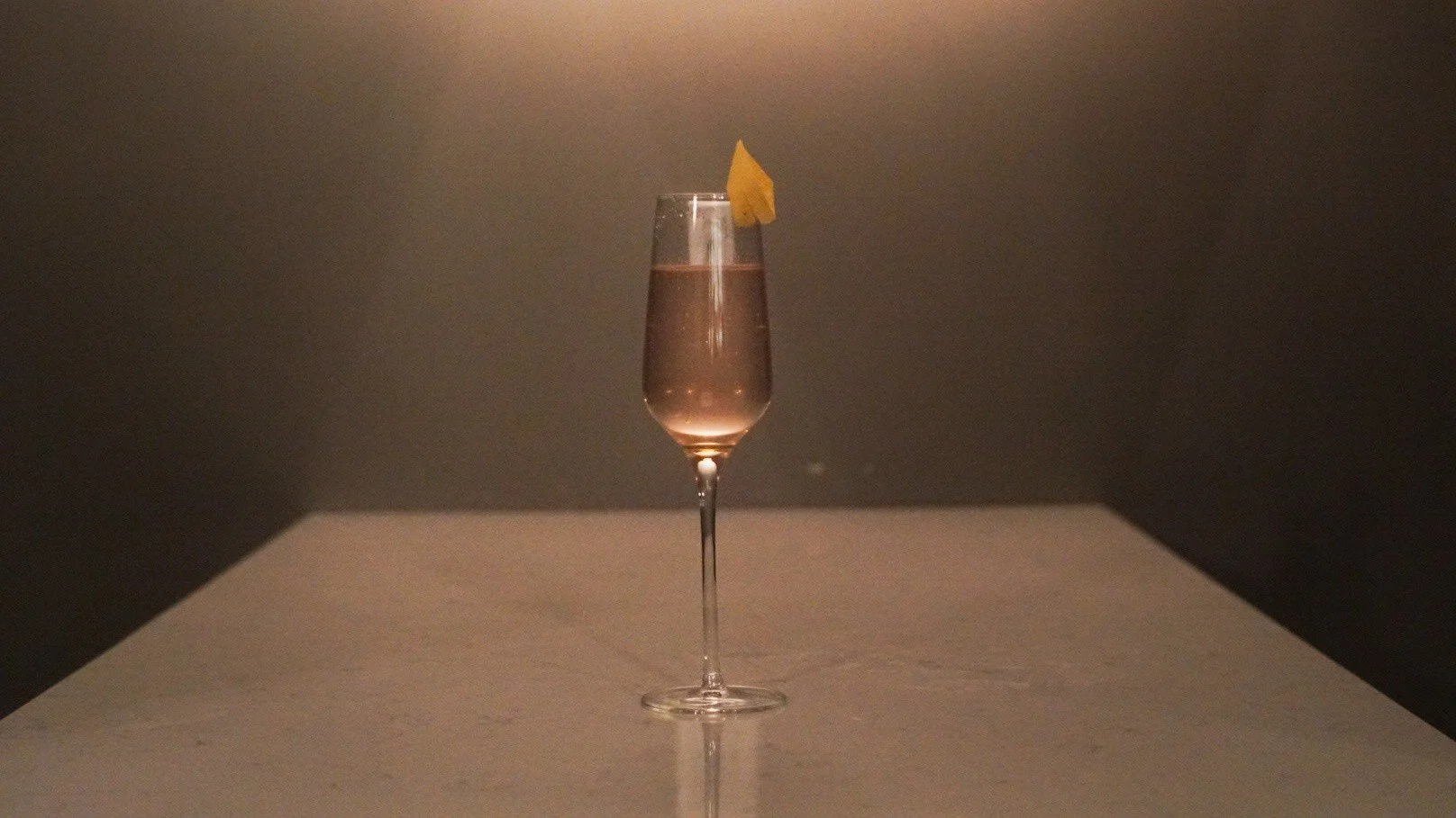 Happy Tuesday, everyone!

We hope you had a great first week of April! Today we'd love to show you the Summer Interlude. This floral, slightly sweet and sparkling drink is a beautiful way to ease your way into these warming spring days! 

Password: H