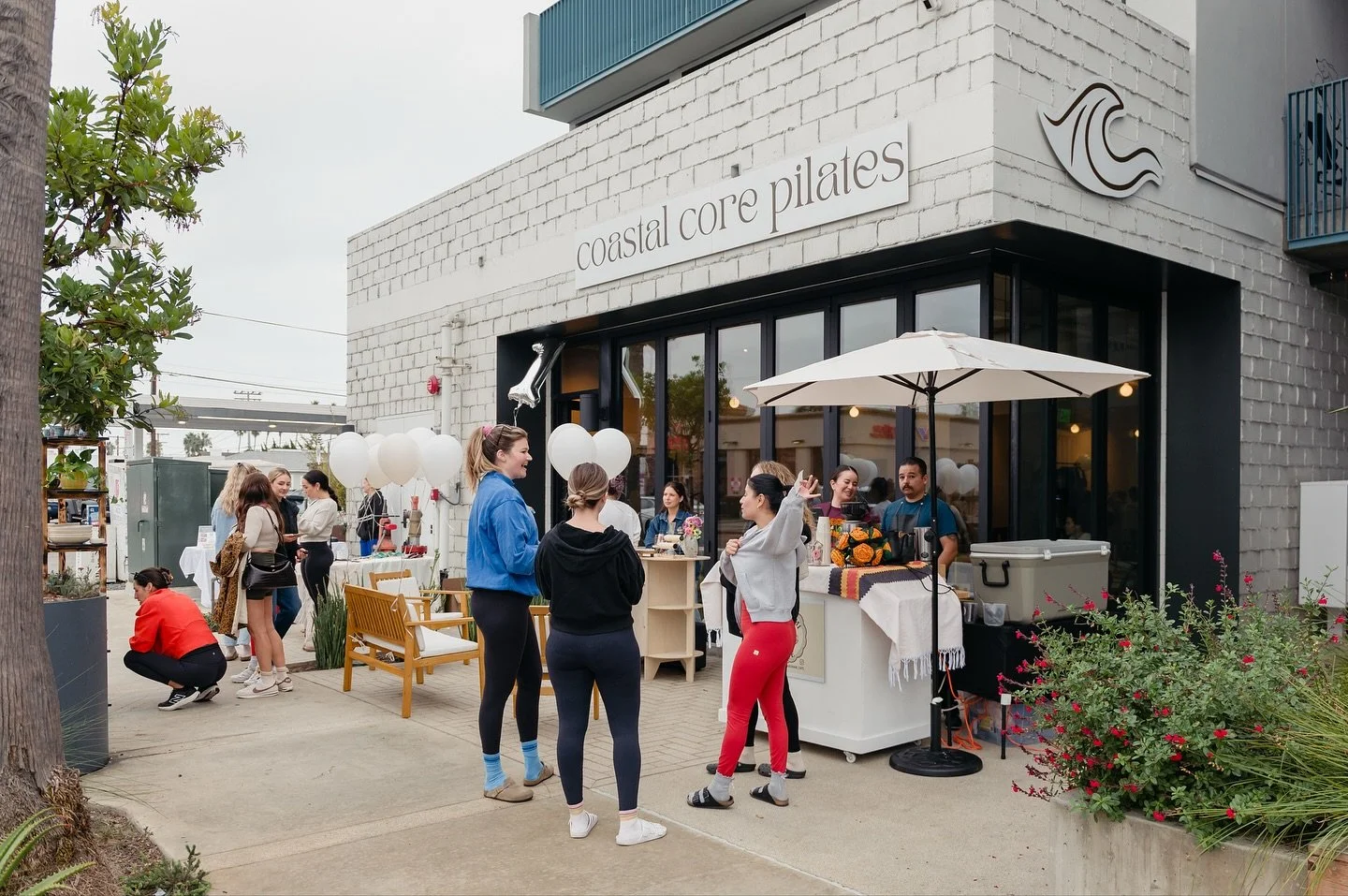 1 year anniversary shots 📸

Thanks to all our vendors for making the day extra special! 
@rawrhythm.studio 
@saborami_cafe_ 
@juniejewelryco 
@natur_tox 

🫶🏻🫶🏻🫶🏻