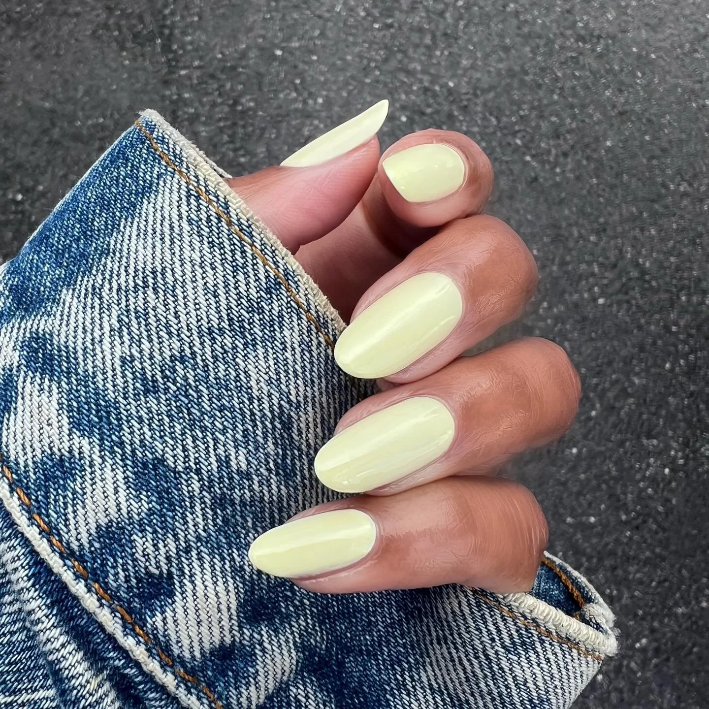 The @oliveandjune Spring collection is here and the theme is so darn cute! Windows down! Nails done! Let&rsquo;s go on a road trip! 

These pretty pastel and bright polishes are a dream. Starting with my unexpected favorite. Meet LET&rsquo;S HIT THE 