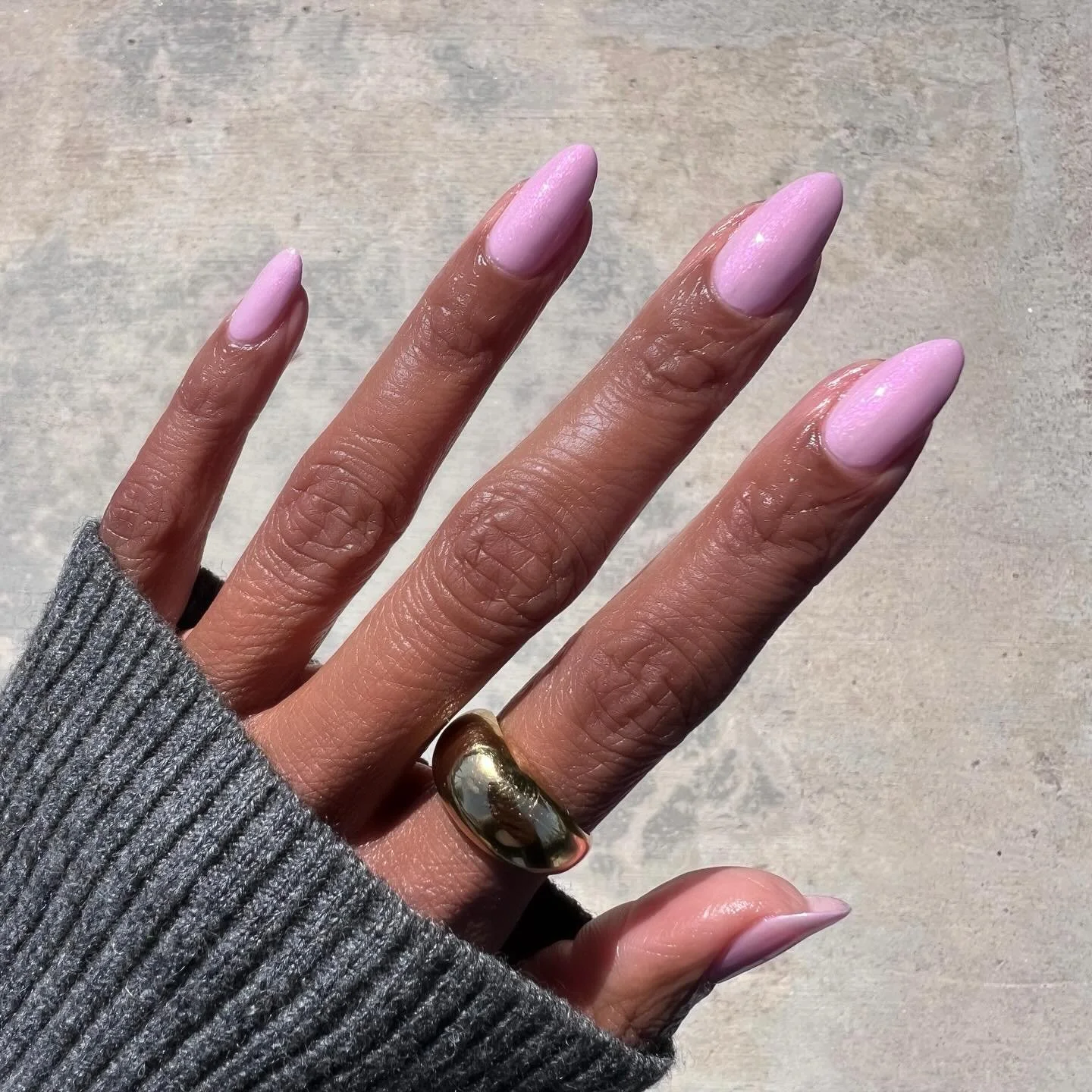 FROYO is the talk of the feed today. This frosty, cool pink (I&rsquo;d actually argue that it&rsquo;s more of a purple) is a delicate delight from @oliveandjune 

It&rsquo;s such a beautiful buildable color that will also be nice layered with other p