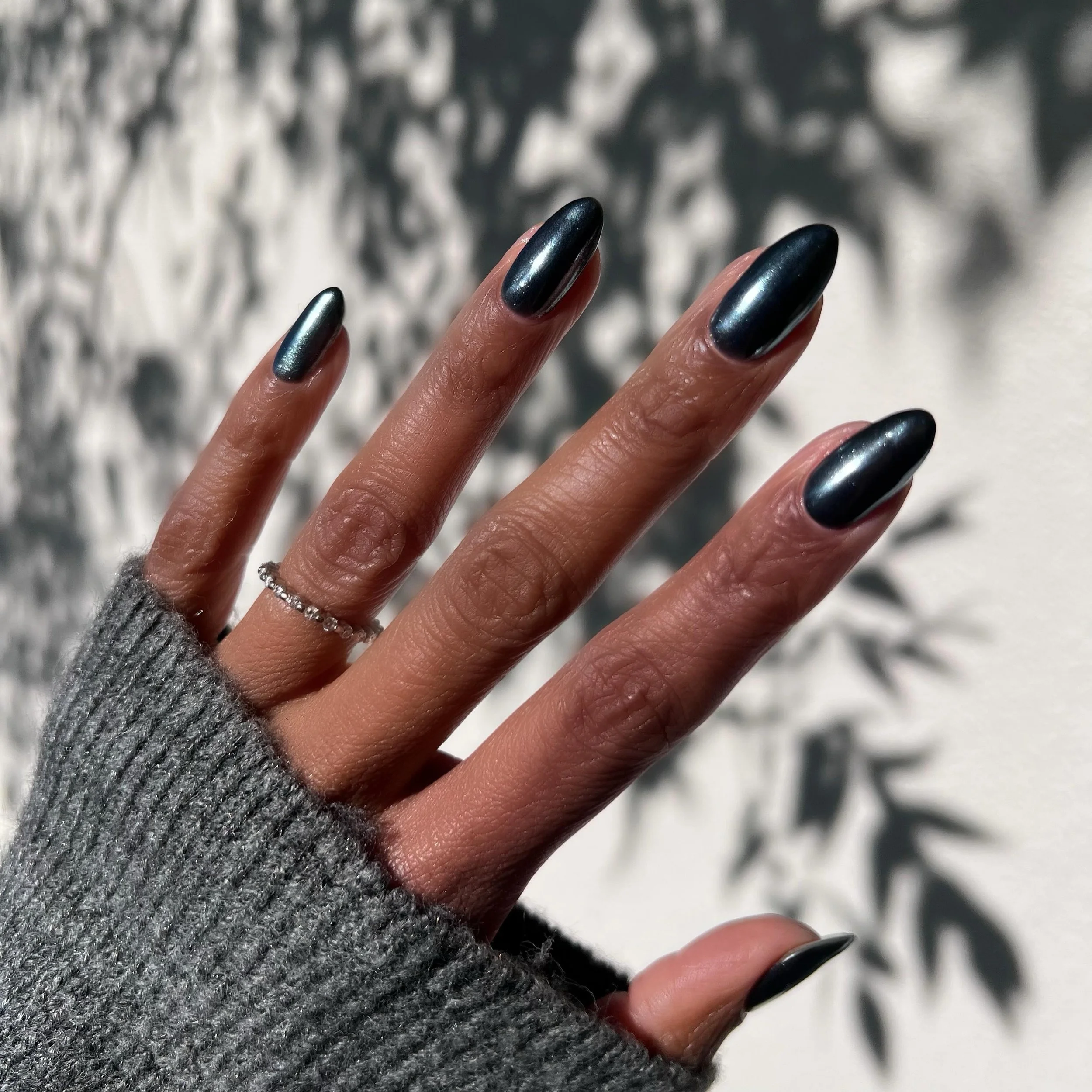 @oliveandjune just launched Sugar Chrome and I already can&rsquo;t stop playing with it! This is my favorite new addition to my mani collection. 

I&rsquo;ve tried it on top of a million polishes (and of course took pictures of none of them 🤦🏾&zwj;