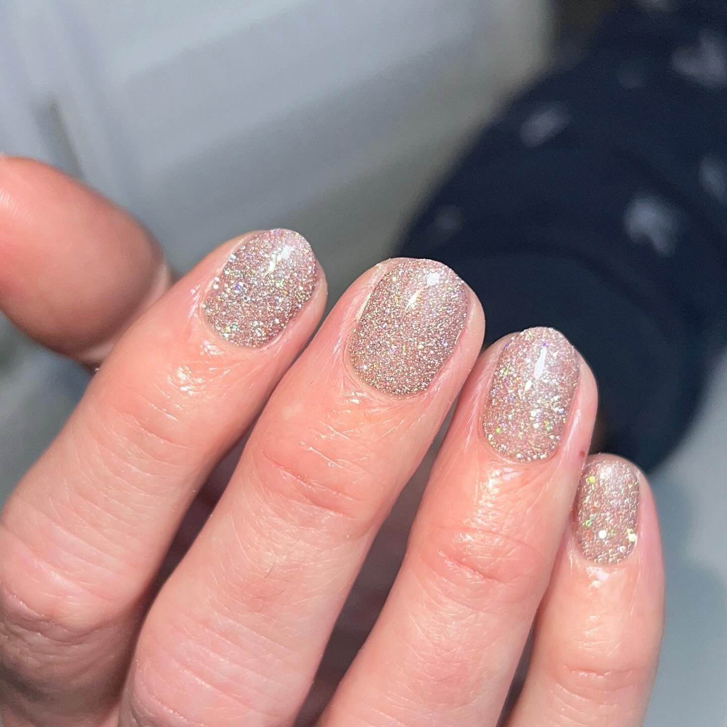 The stunning Delulu📸✨💫

Swipe ➡️ to see with no flash⚡️

1) With Flash
2) No Flash

@the_gelbottle_inc 

#nails #gelnails #biab #buildergel #glitternails #tgb #thegelbottle #tgbdelulu #christmasnails #christmasseason #sloughnails #gelpolish #tgbbia