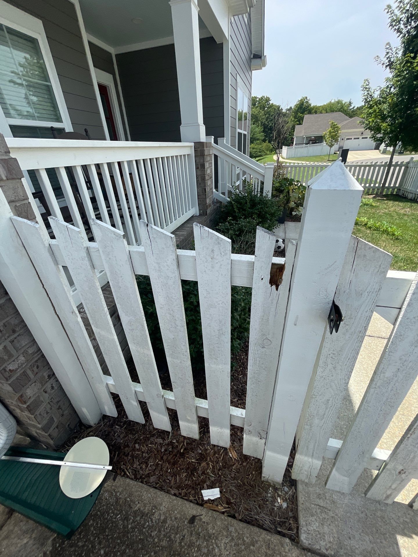 Cracks observed on wooden picket fence in a Nashville home