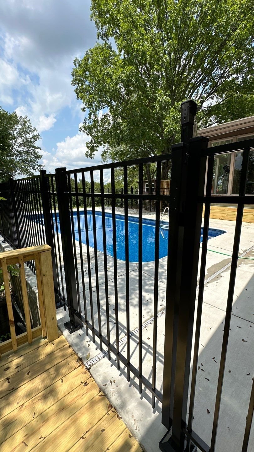 Powder-coated aluminum deck railings are best for pool decks