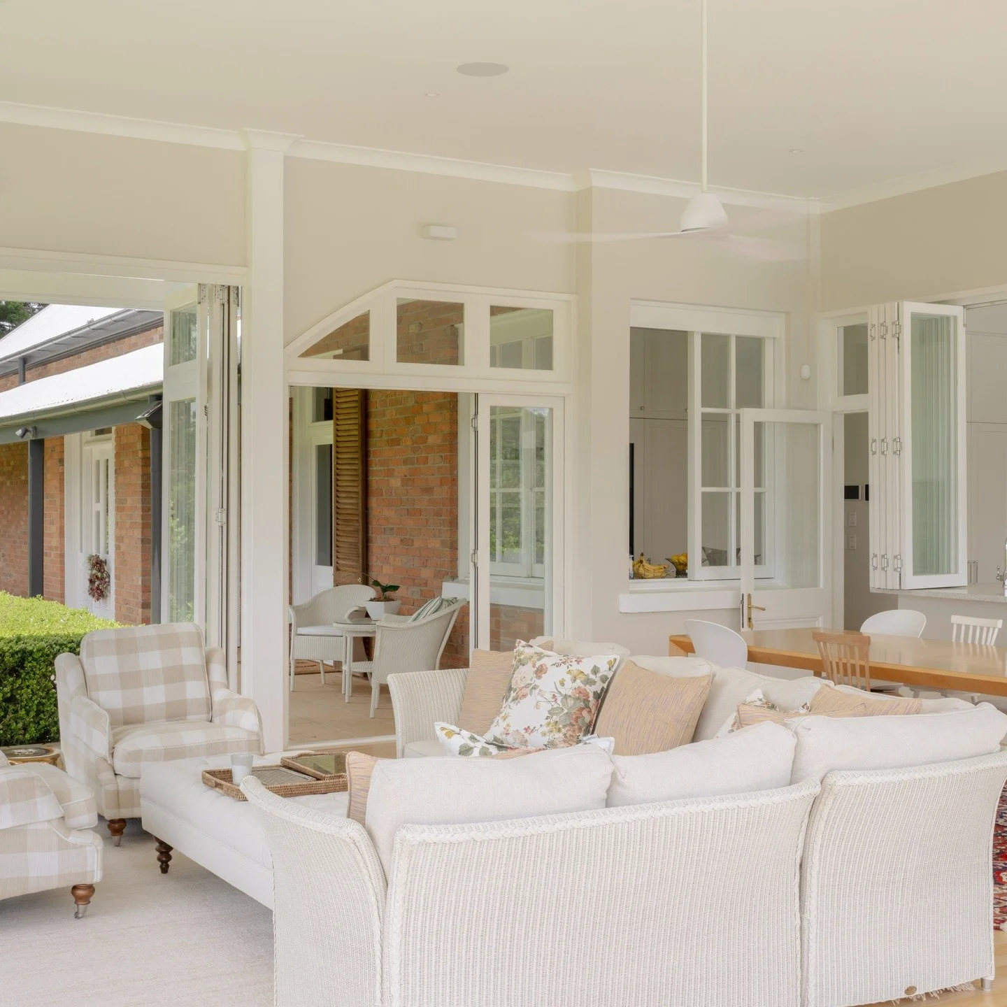 R E S I D E N T I A L

Inside Brookfield Estate, the brief was always about connection.

Indoor to outdoor. Old to new. The warmth of heritage brick glimpsed through white painted joinery, the garden drawing your eye straight through the living space