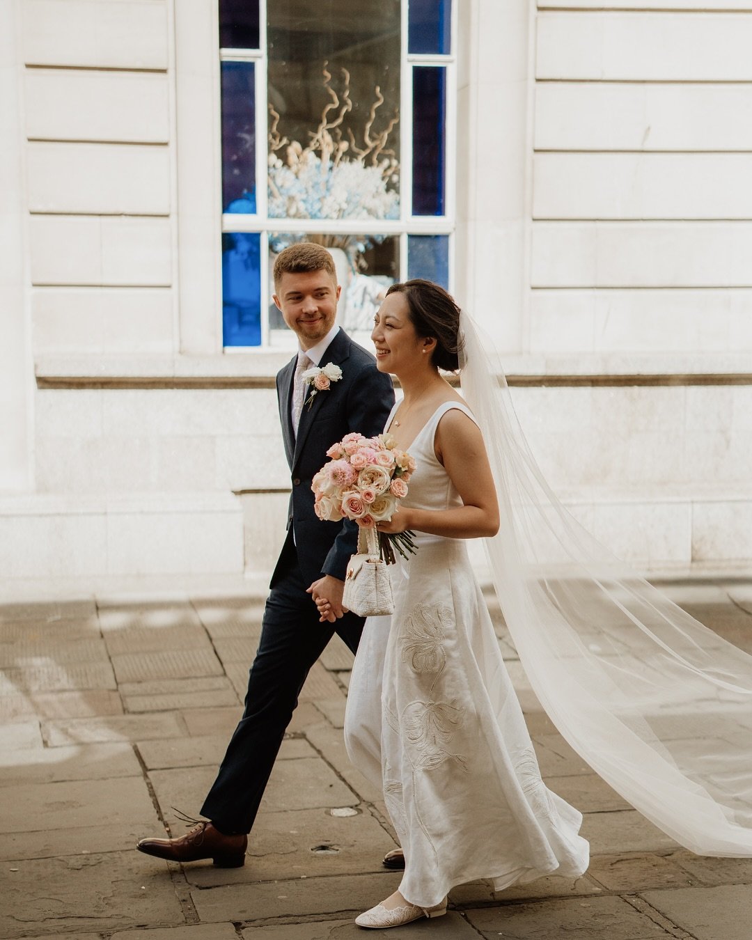 So excited to deliver this micro wedding to Xuanbei and James today! It is always such an honour to be asked to capture an intimate wedding ❤️ I had so much fun with these two, having a wander around Bristol and visiting some cherished spots from the