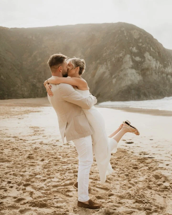 A wedding SO gorgeous it looks like something out of a romcom ❤️ Was so honoured to capture this gorgeous micro wedding between Martha and Taylor.