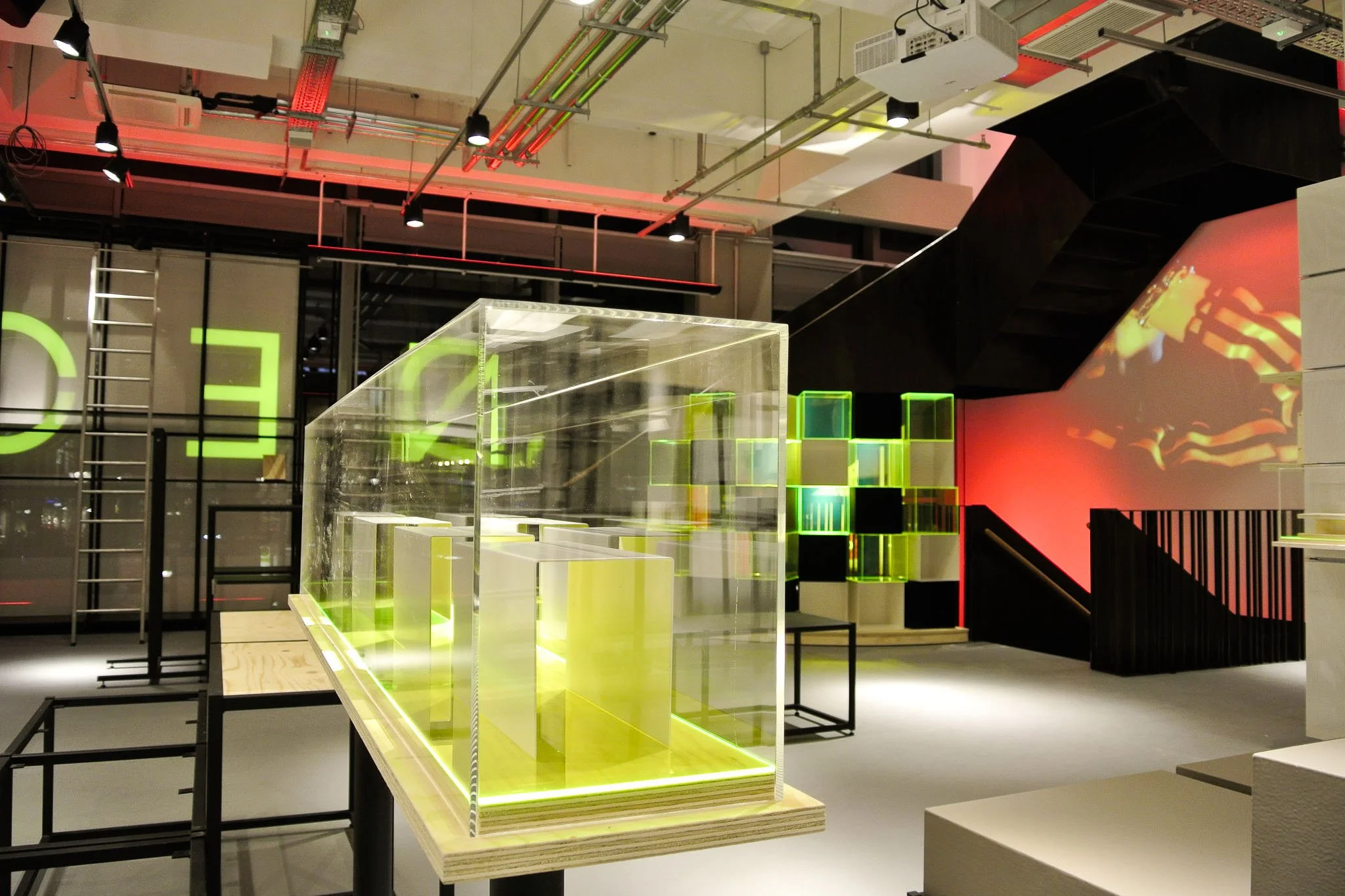 ro3gz retail engineering premium brand store concept Europe
