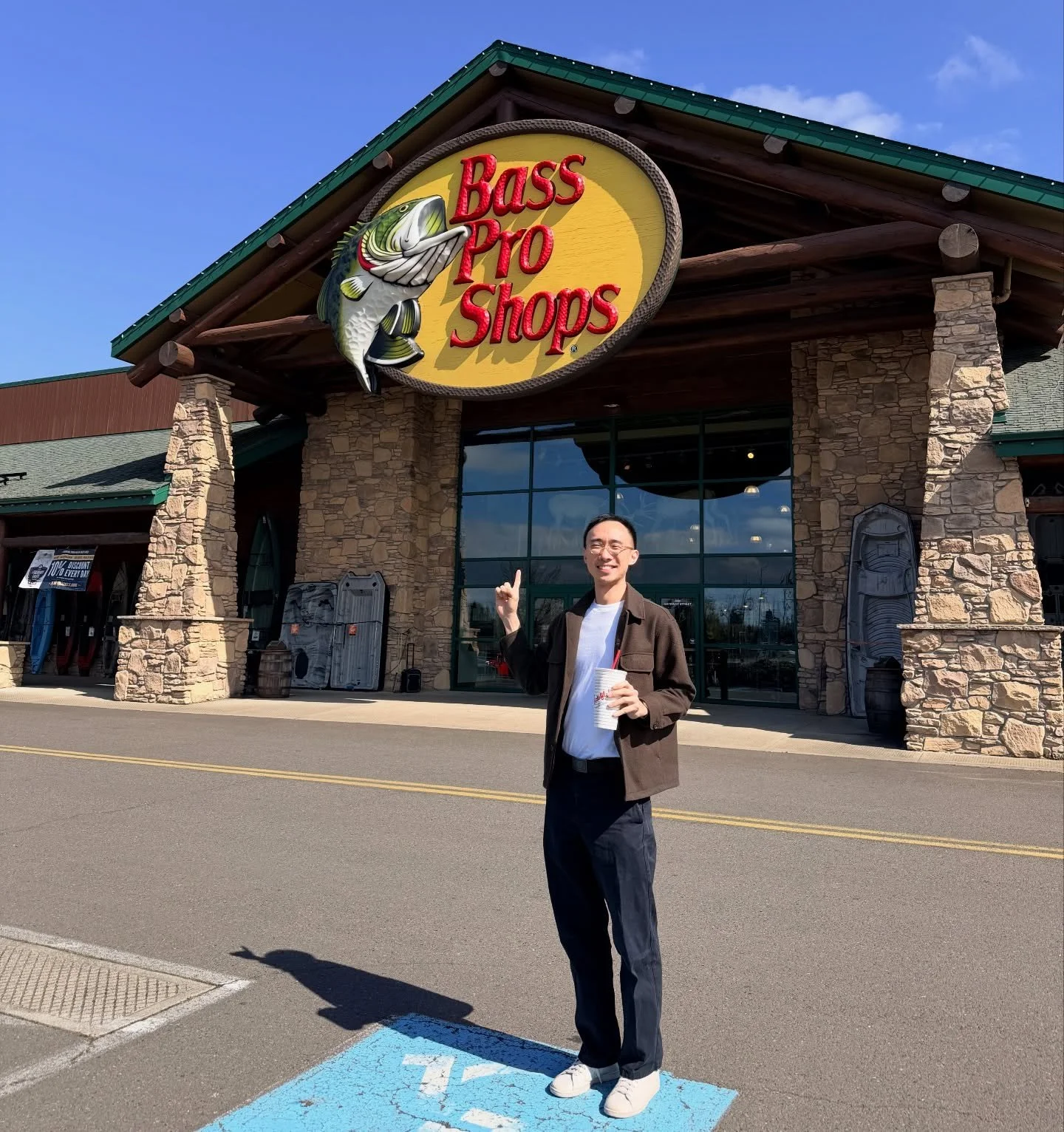 My first visit to @bassproshops at 31

Thank you for spending my birthday with me @paulaalvag ❤️