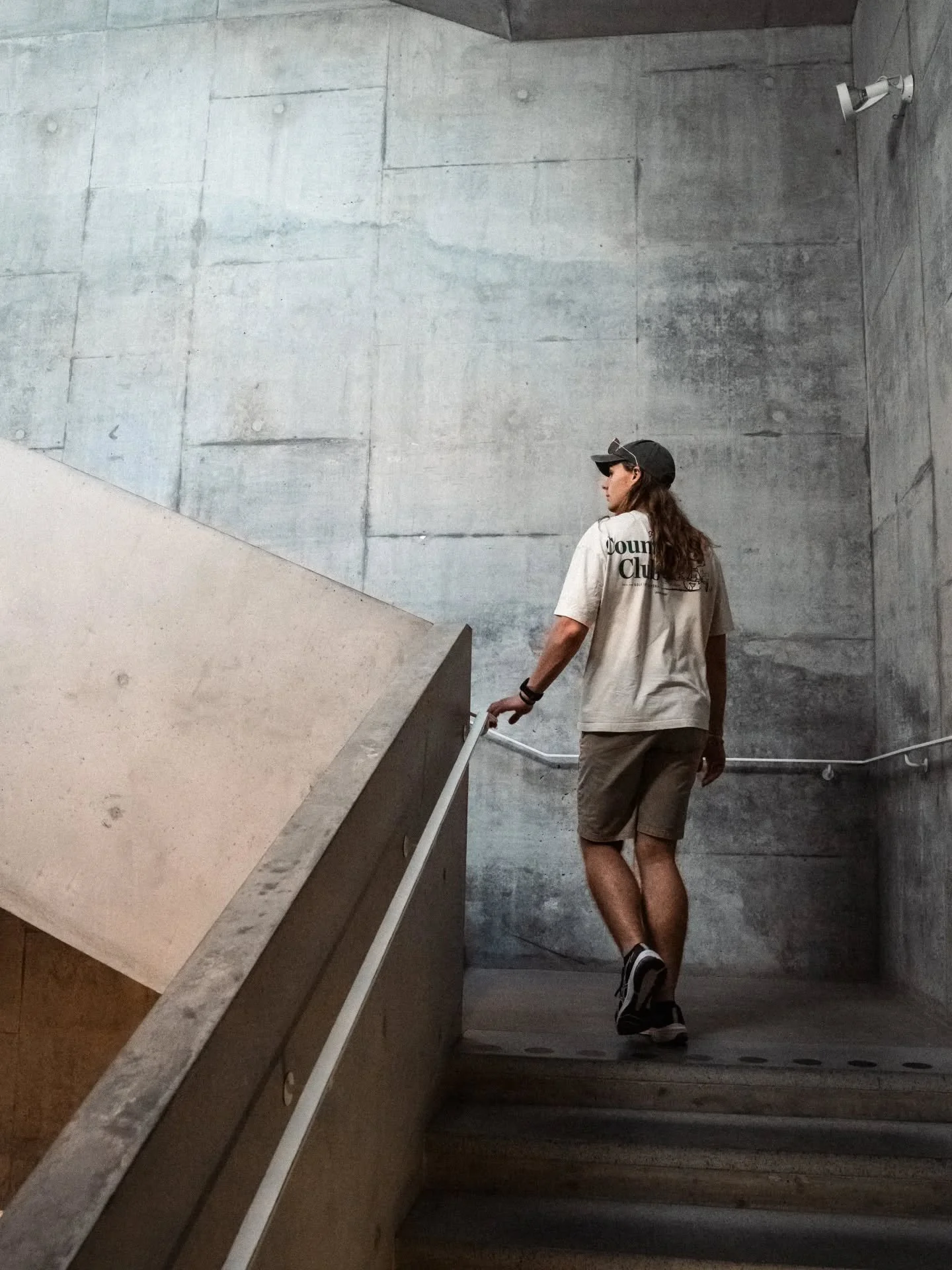 ~Curiosity~

Model: @fredden_fredrik 
Location: @kalmarkonstmuseum 
.
.
.
.
.
#svenskfotograf #photowalk #kalmar #kalmarkonstmuseum #museumphotography
