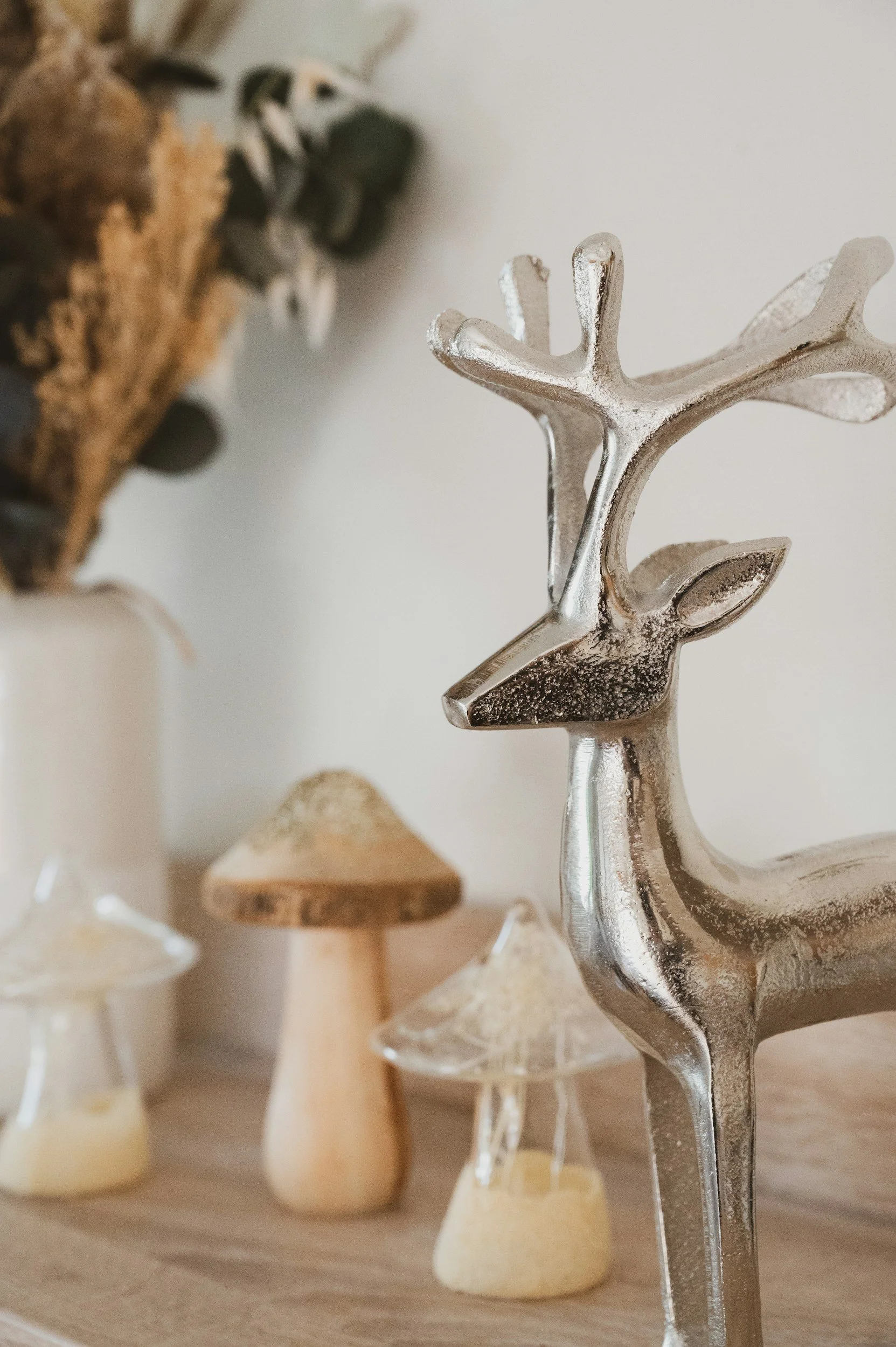 Cómo preparar tu casa para los días más cortos: calidez, texturas y luz natural