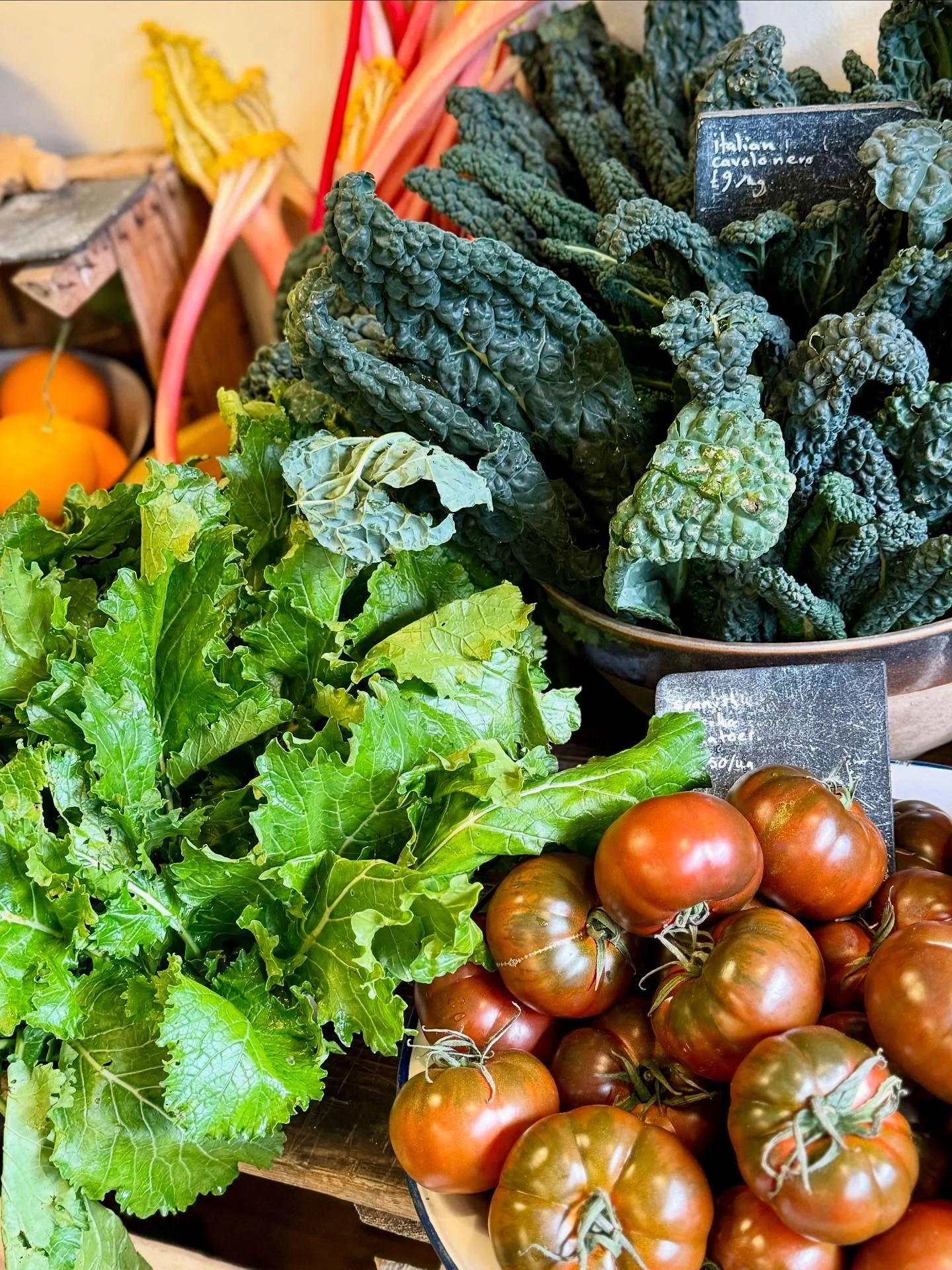 🥶 Brrr&hellip; it&rsquo;s cold outside!
And it&rsquo;s not just the weather &mdash; cold and flu season is very much here.
This morning I had an interesting conversation about vitamin C and its role during the winter months, particularly for support