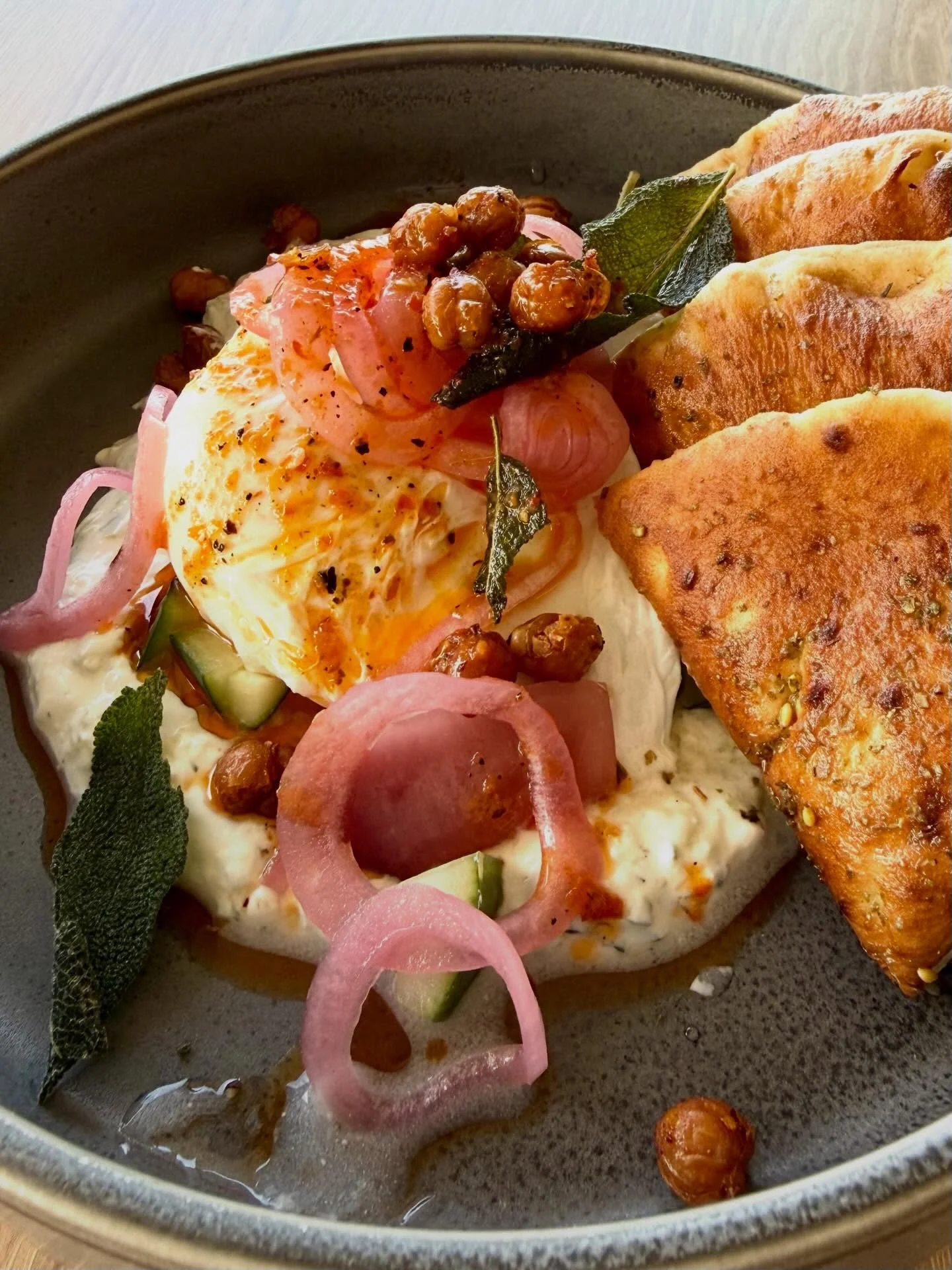 I love a savoury, protein-rich breakfast 🥑🍳

If there&rsquo;s one habit that can support better energy and metabolic health, it&rsquo;s starting the day with a savoury breakfast.

Here&rsquo;s the science behind it:
A typical sweet breakfast (think