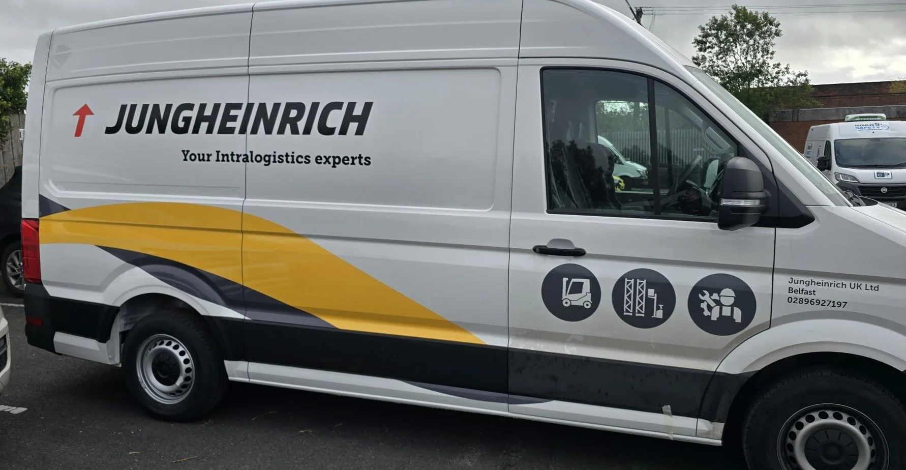 ⭐Jungheinrich Full Offside Decals Repair⭐
💬 Contact us for a quote or a chat
📧 sales@vinylcutts.com
☎️ 02890 025787