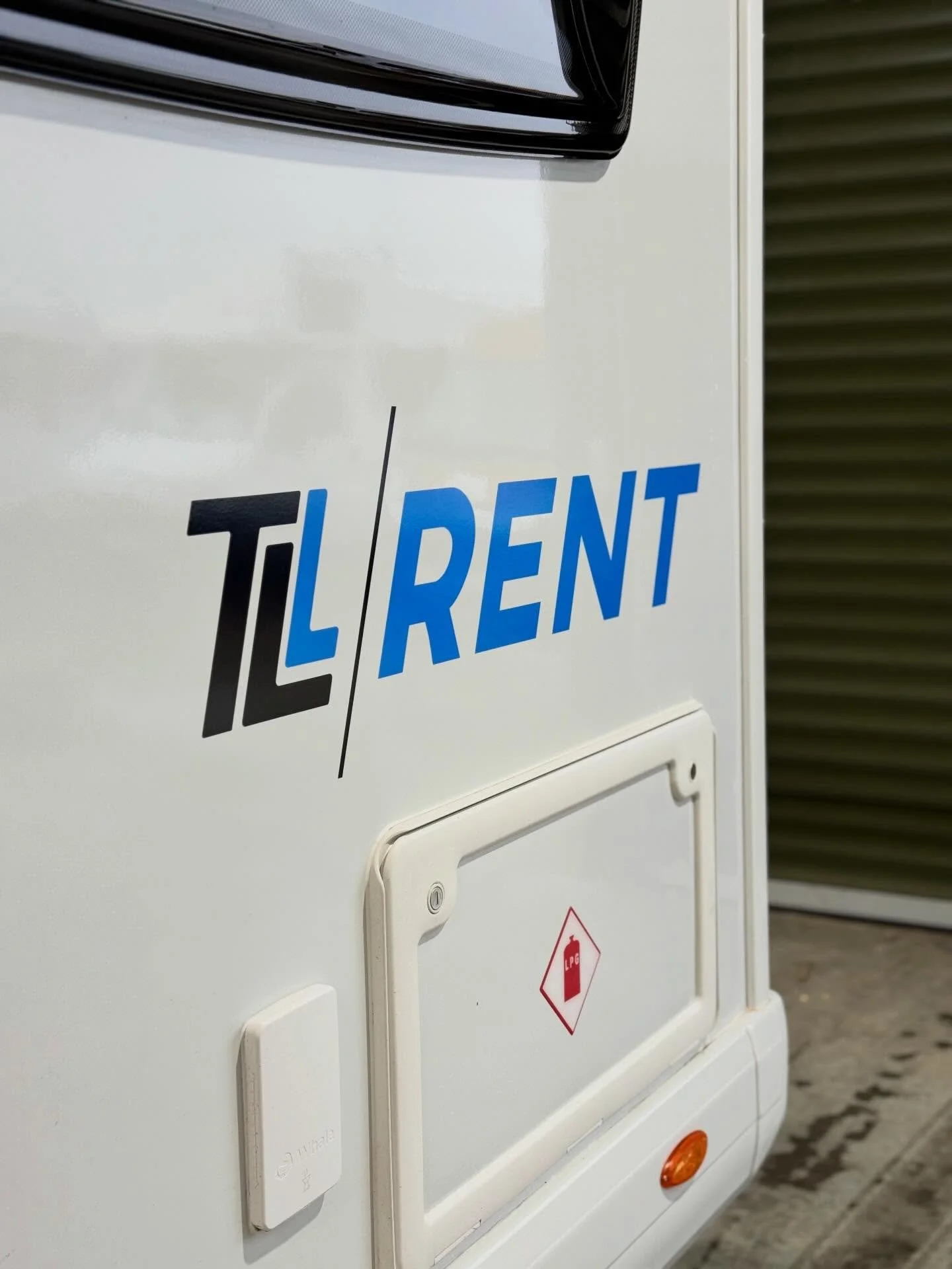 A few of the team were off site today applying decals to motorhomes for @thompsonleisure Irelands largest motorhome/campervan sales and hire. 
&bull;
&bull;
For all enquires or quotes
Please contact us via:
📧 Email - sales@vinylcutts.com
📞 Telephon