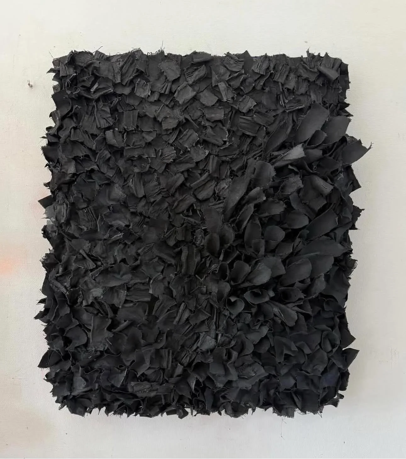 “Nocturne”, (2025)
Fragmented Canvas
Mixed Media
100 x 80 cm
