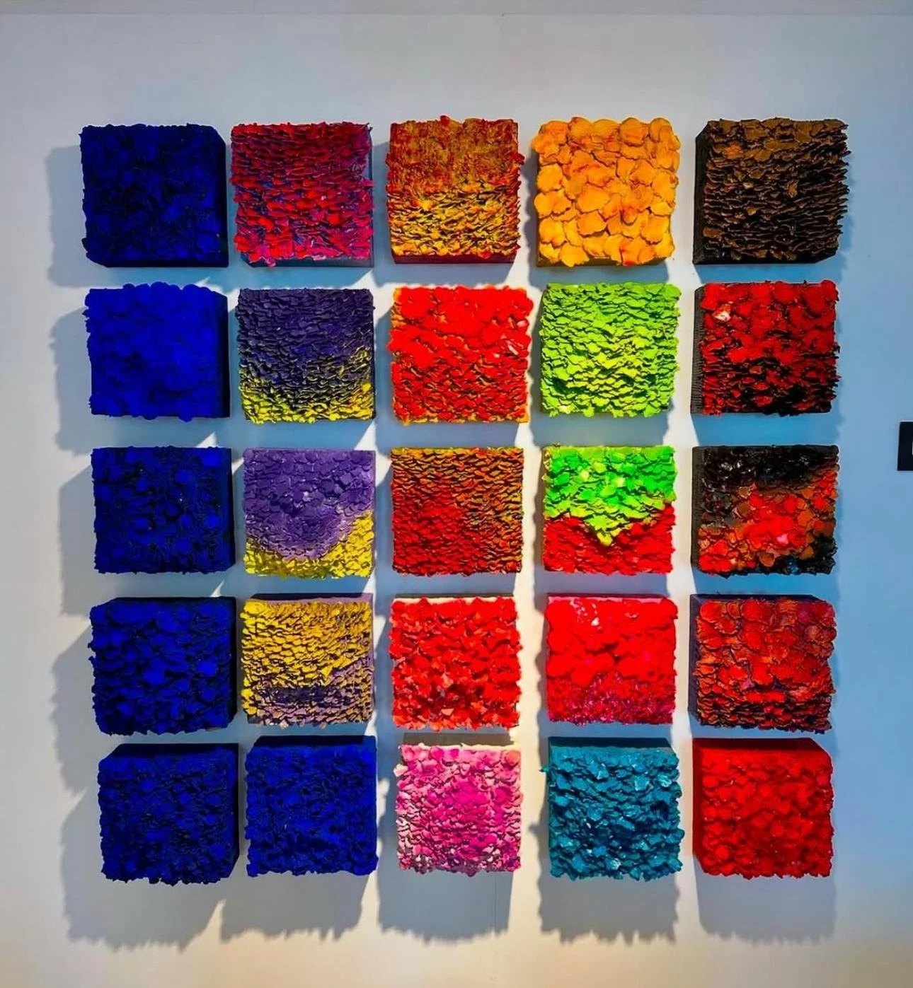 Bombs 25 x 25 cm Pigmented Resin Signed