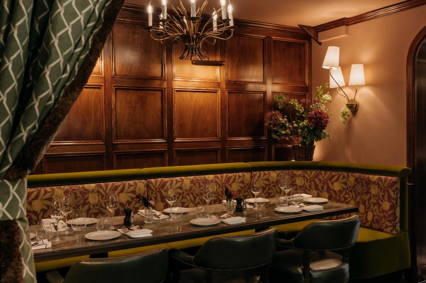 For birthdays, family feasts or business done the farmhouse way, our private dining room offers intimacy, flavour and a touch of British charm. ⁠
⁠
For more information email to info@williamsfarmhouse.com⁠