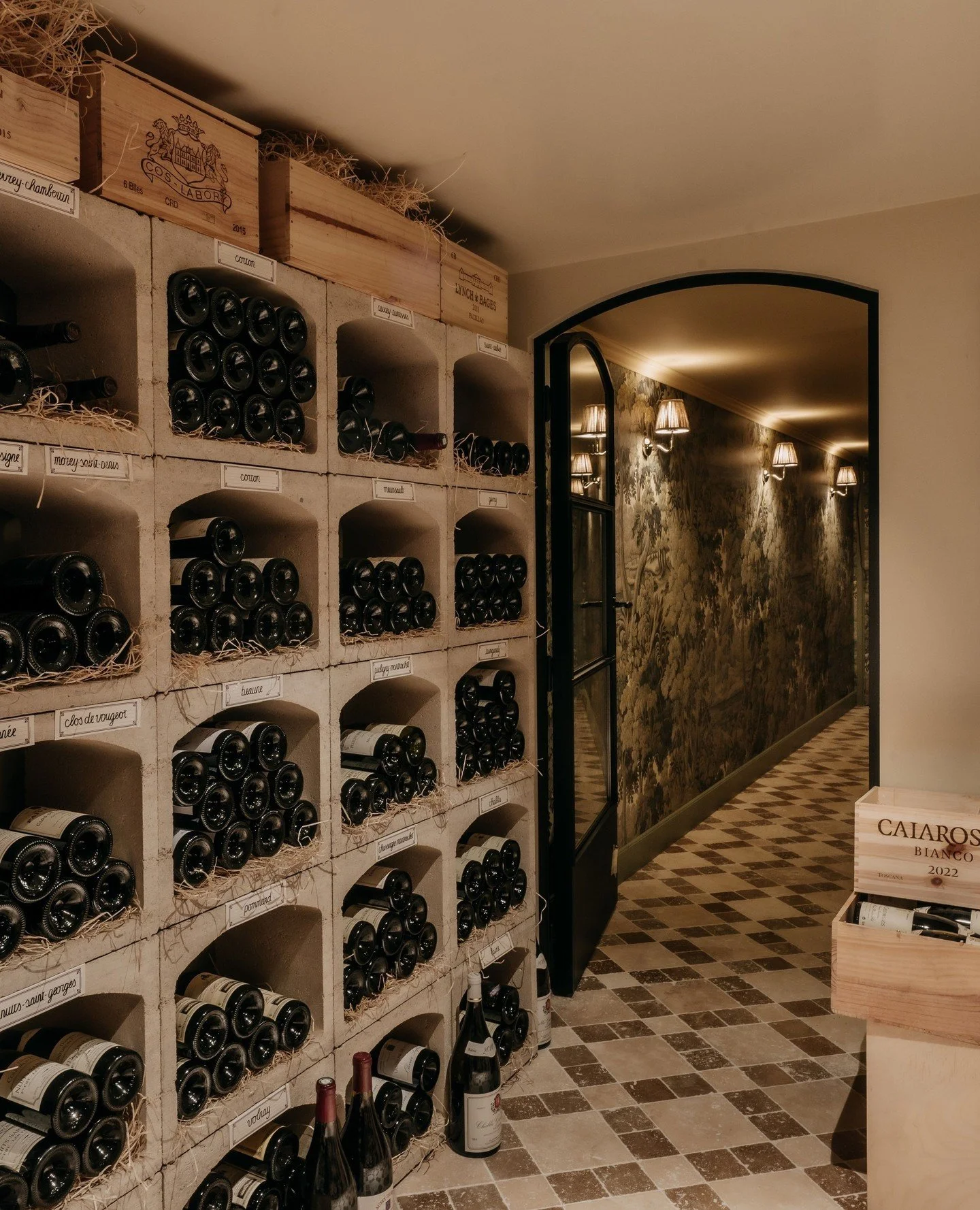 The wine cellar at Williams Farmhouse holds more bottles than a hunting lodge has hounds. Reds, whites, bubbles and ports, enough to match every roast, pie or countryside feast on the menu.⁠
⁠
Explore the cellar and find your perfect pour.
