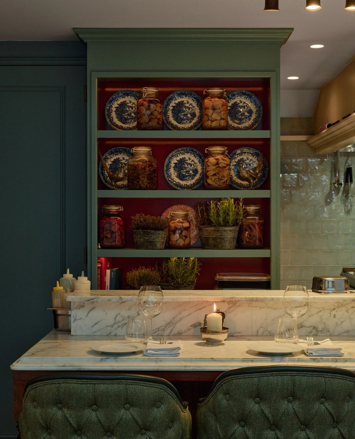 There&rsquo;s a certain calm to Williams Farmhouse. The light, the sound of glassware, the way conversations settle into the evening. It&rsquo;s a place made for unhurried meals and familiar faces.⁠
⁠
Book your table via the link in bio.