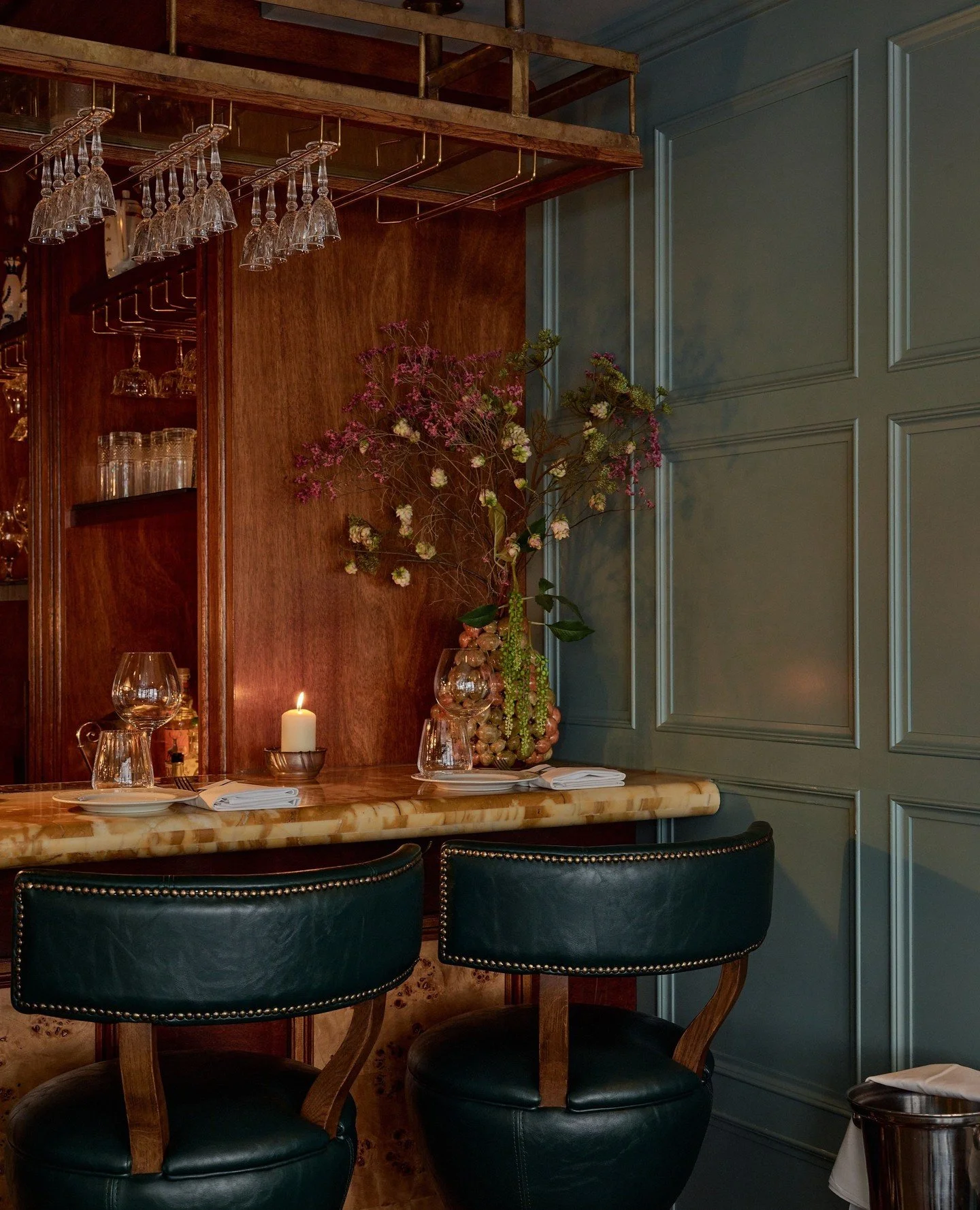 From lunch through late dinner, Williams Farmhouse moves with the rhythm of the day. Whether you join us for a midday glass or an evening spent slowly, the doors are open when the city feels its best.⁠
⁠
Book your table via the link in bio.