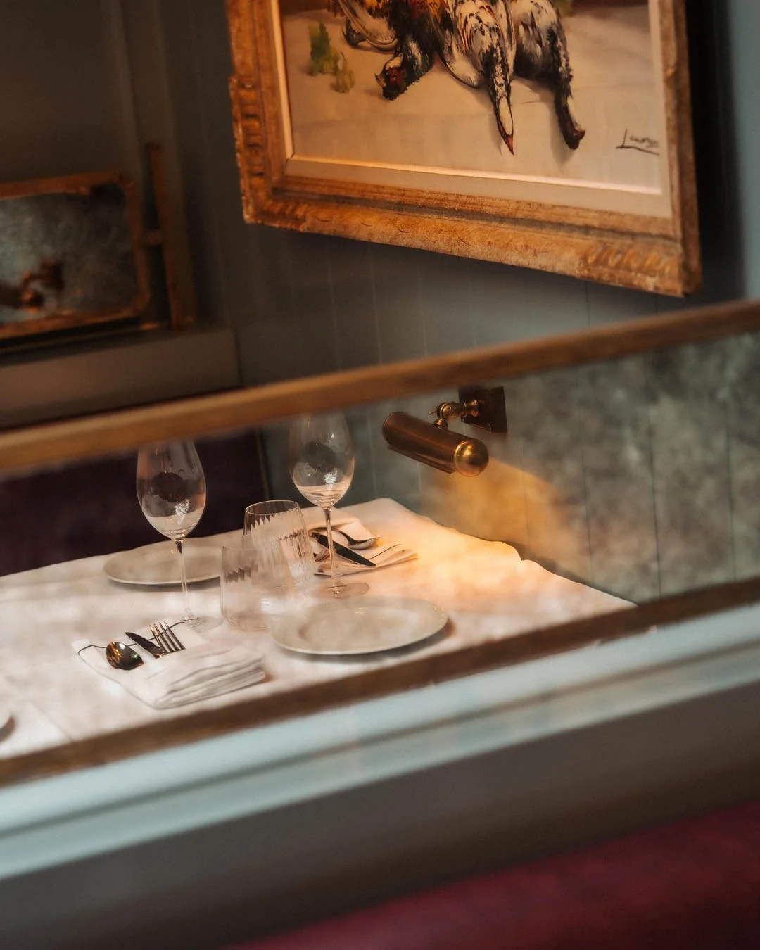 Candlelight, wood panelling and quiet corners. An evening at the farmhouse feels like a countryside cottage in the city.