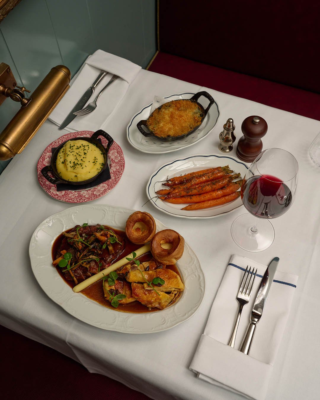 Did you know, at Williams we do Sundays properly? Join us for a traditional Sunday Roast at lunchtime, boards in the middle, gravy flowing, and plenty of time for a long, lazy meal with family and friends at Williams. Curious about the menu or ready 