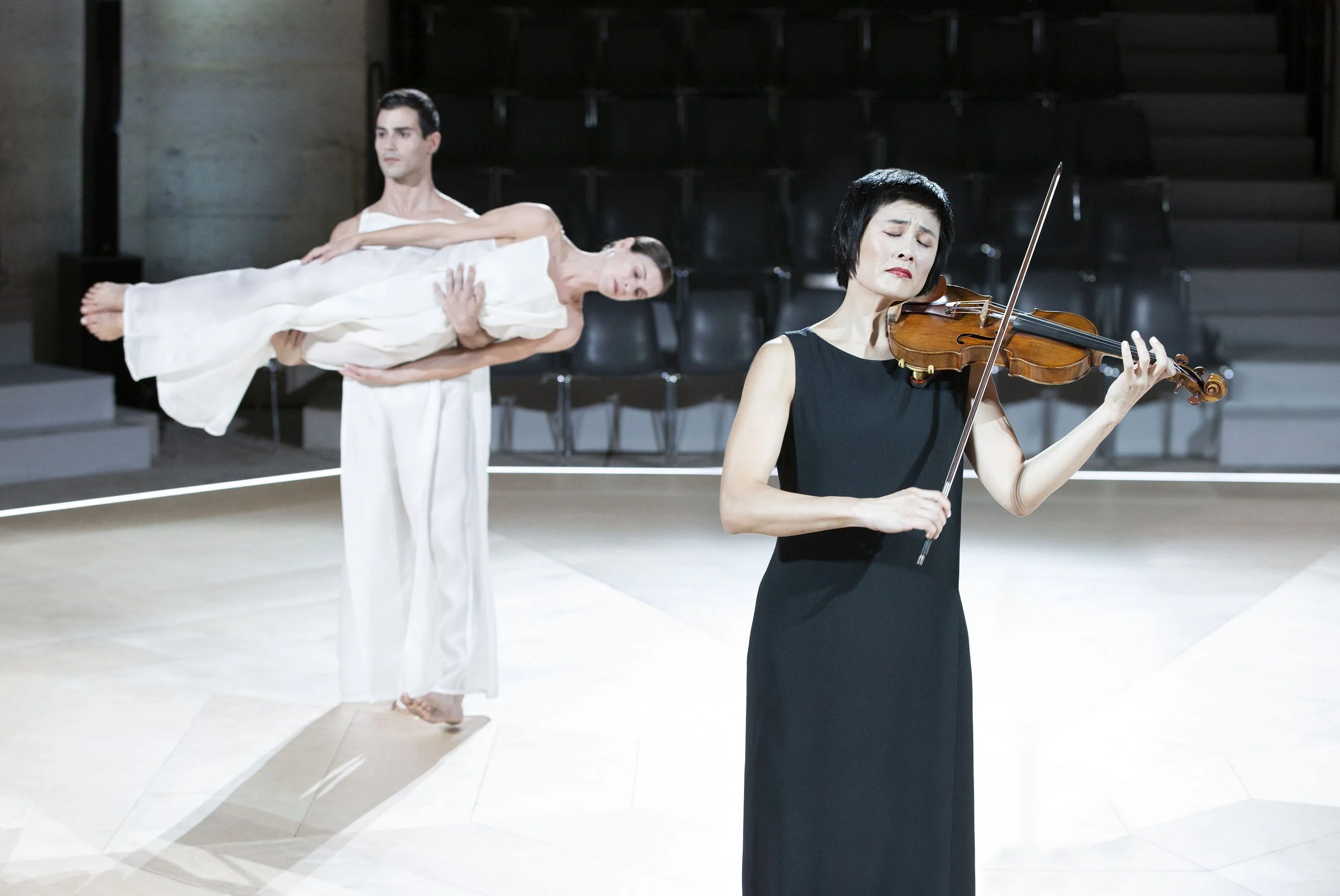 BACH 6 SOLO - Lucinda Childs | Robert Wilson | Jennifer Koh
