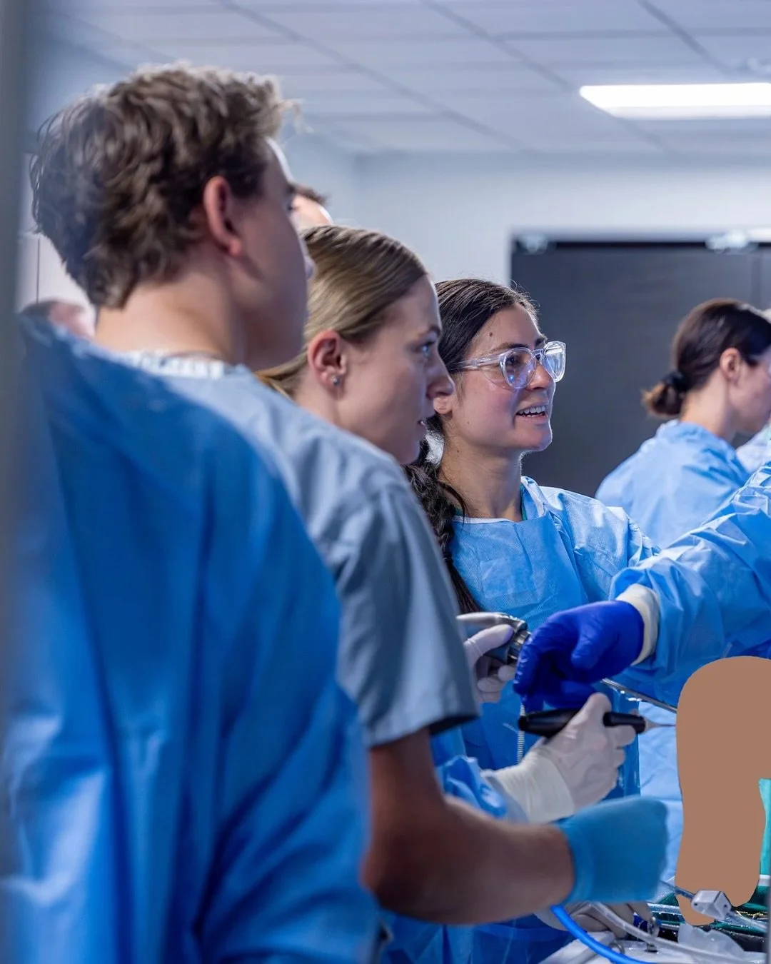 Big energy in the lab! 🙌 We had an amazing day with the University of New Mexico team here at Arthrex Colorado Springs—hands-on learning, collaboration, and innovation in action.