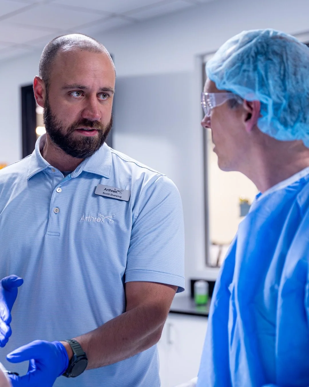 One-on-one with Dr. Fossee: advancing ACL & PCL reconstruction techniques with the latest Arthrex innovations. 🦵✨
#arthrexproud #kneesurgery #sportsmedicine