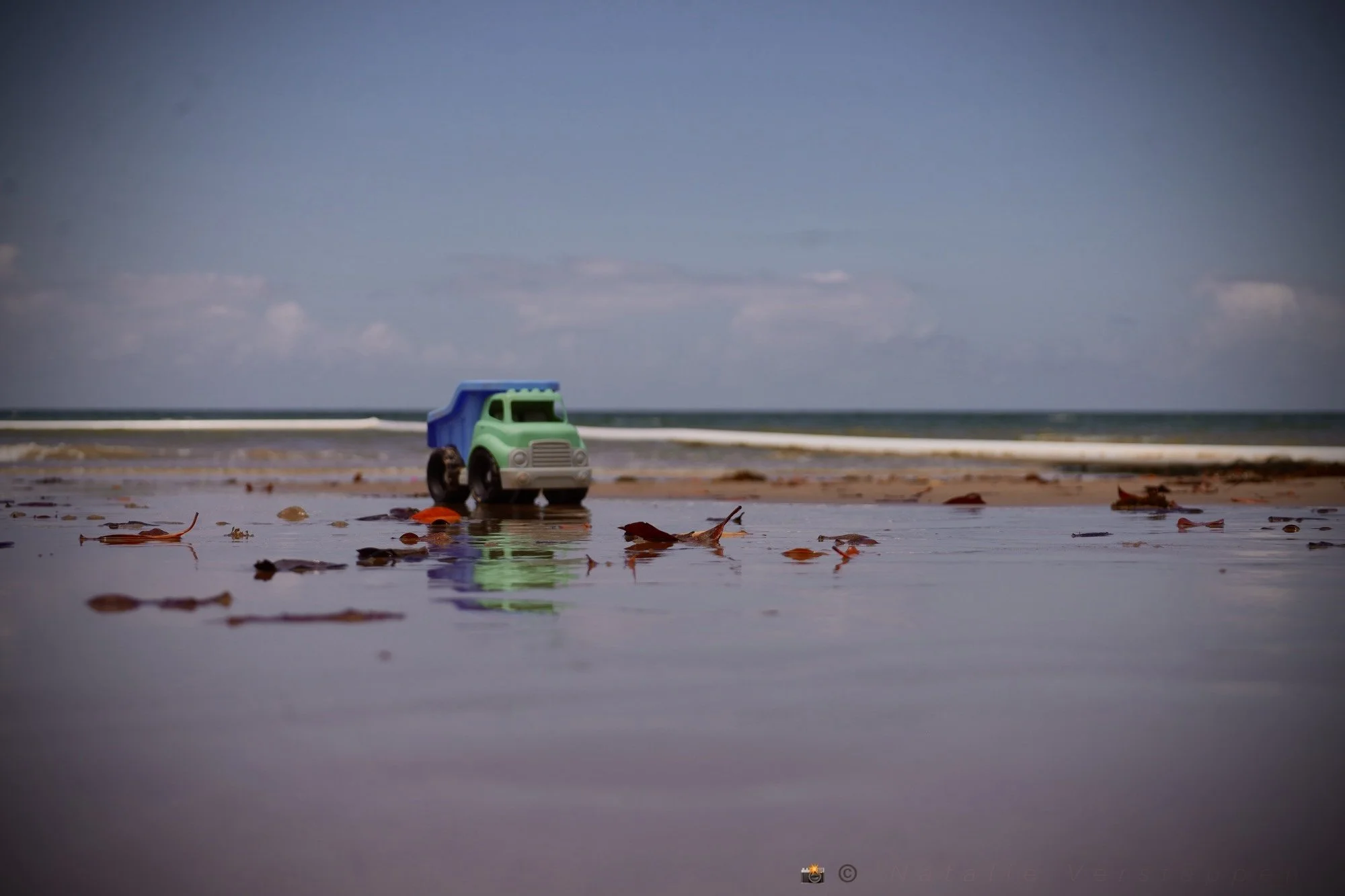 Unload - move, filled with force and play