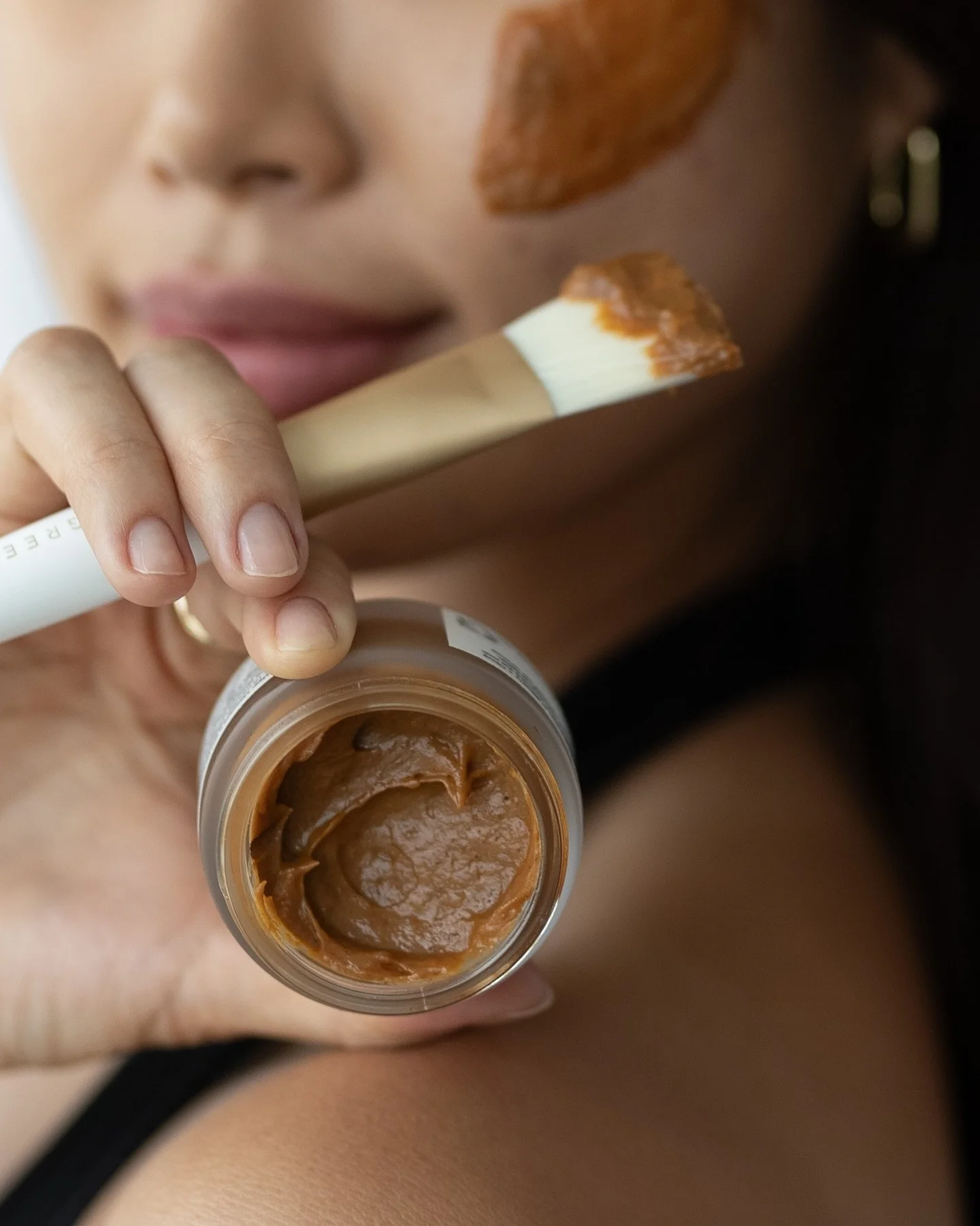 Your skin deserves a little 𝐩𝐮𝐦𝐩𝐤𝐢𝐧 𝐬𝐩𝐢𝐜𝐞 𝐠𝐥𝐨𝐰 this season 🍂 ☕️ 

Our 𝐖𝐞𝐥𝐥𝐧𝐞𝐬𝐬 𝐒𝐢𝐠𝐧𝐚𝐭𝐮𝐫𝐞 𝐅𝐚𝐜𝐢𝐚𝐥 now features a Pumpkin Glycolic Peel bringing the richness of fall to the treatment room 🍂 A blend that gently ex