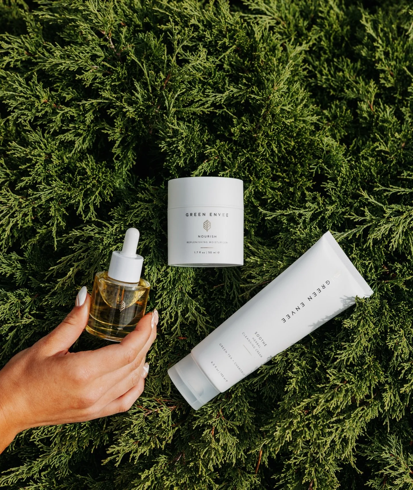 𝐘𝐨𝐮𝐫 𝐰𝐢𝐧𝐭𝐞𝐫 𝐬𝐤𝐢𝐧 𝐫𝐞𝐬𝐞𝐭. 🤍🍃

Our go-to Green Envee Hydration Trio! Layered to calm, replenish, and keep your glow steady throughout the cool winter season. 

✨ 𝐅𝐥𝐨𝐫𝐚 𝐄𝐥𝐢𝐱𝐢𝐫 𝐅𝐚𝐜𝐢𝐚𝐥 𝐎𝐢𝐥 
✨ 𝐍𝐨𝐮𝐫𝐢𝐬𝐡 𝐑𝐞𝐩𝐥