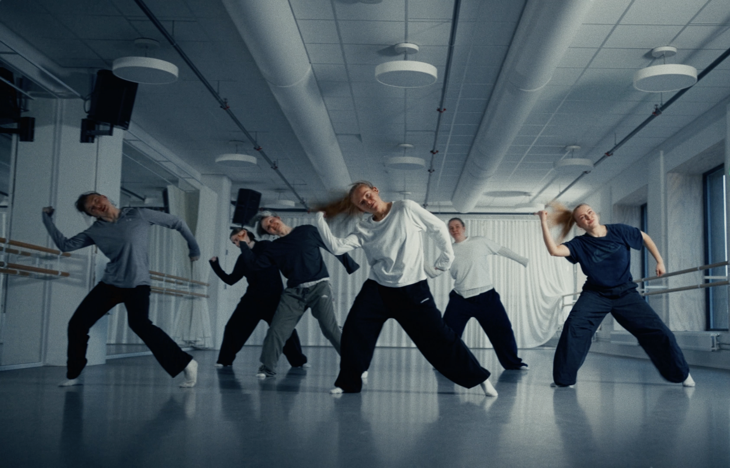 Svømmebasseng - Endelig ensom (Musikkvideo)