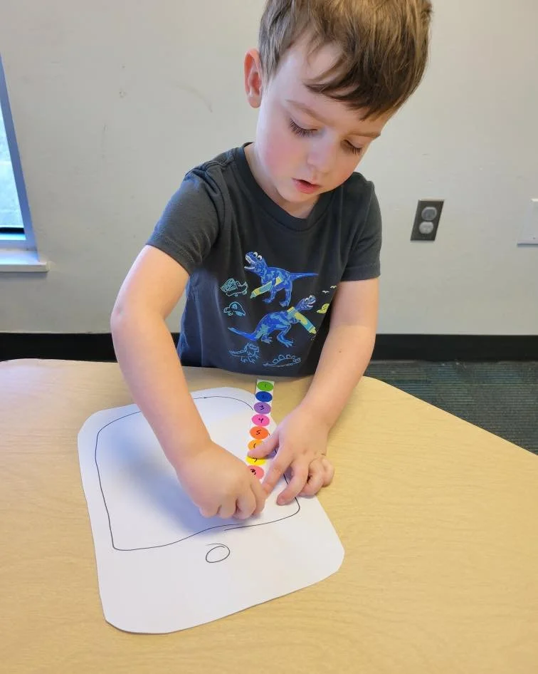 ☎️✨ Beep beep! Our little 2&rsquo;s were hard at work creating their own phones with number stickers while building fine motor skills and practicing number recognition! 💪🎨

We heard lots of important calls&hellip; pizza deliveries, chats with Grand