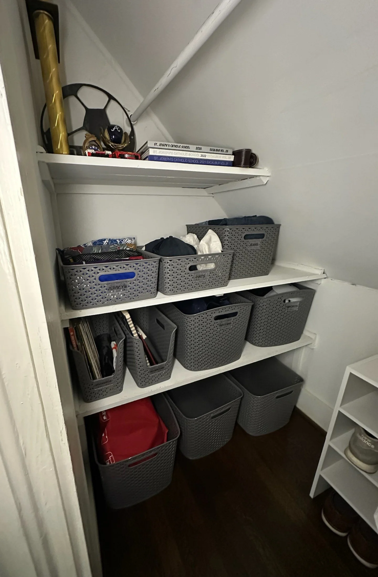 From cluttered chaos to organized memories! ✨📚 this project helped to preserve those precious mementos while keeping them tidy and accessible. Trophies and treasures, now stored with care for years to come! 

#BeforeAndAfter #MemoryOrganization #Tid