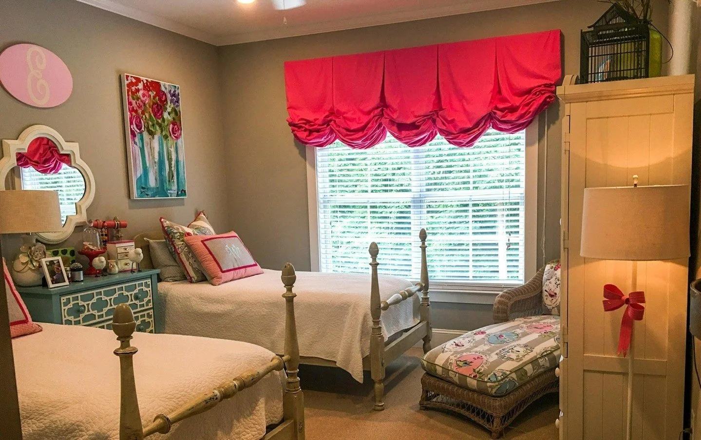 Daylight savings doesn't have to mean losing your sanity! As we adjust our clocks forward, let's turn this time change into an opportunity for a fresh start.  How do you plan to adjust to the time change?
#OrganizedMom #DaylightSaving #SpringReset #P