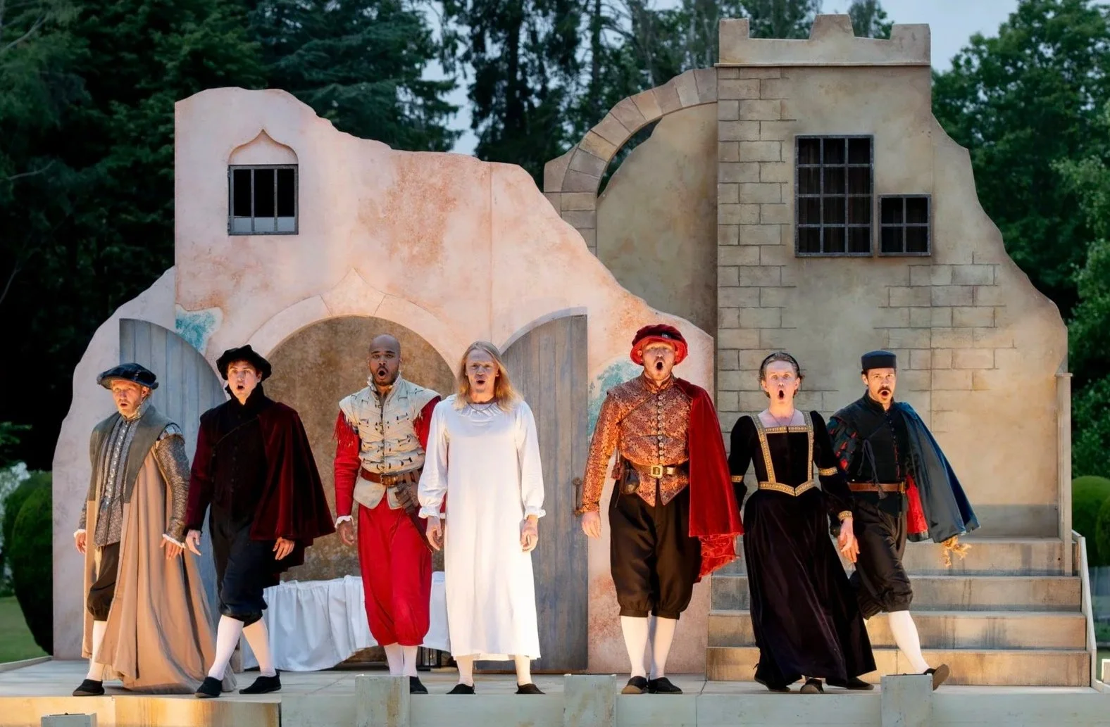 the cast singing in Othello